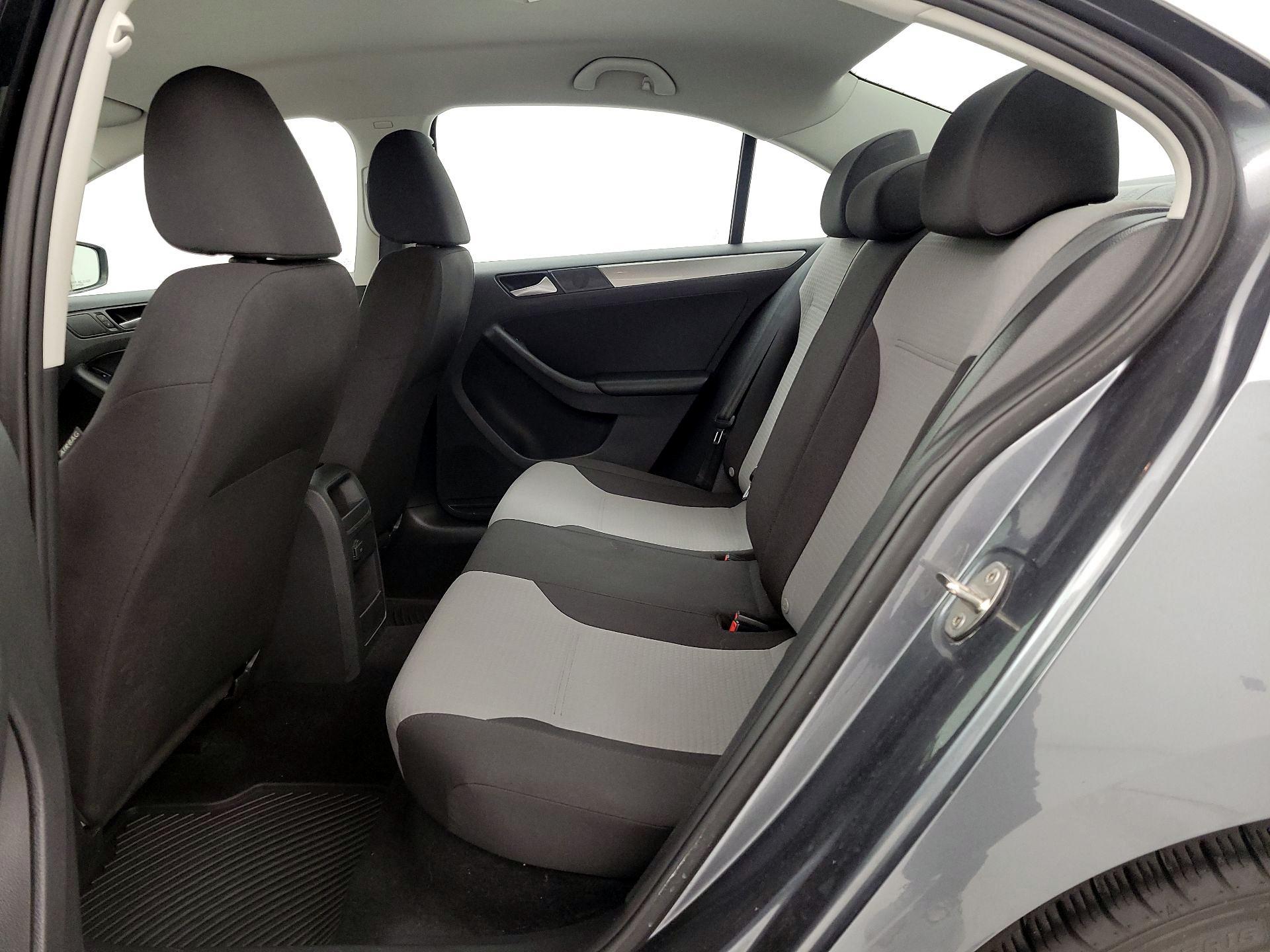 Thumbnail: 2018 Volkswagen Jetta - 18