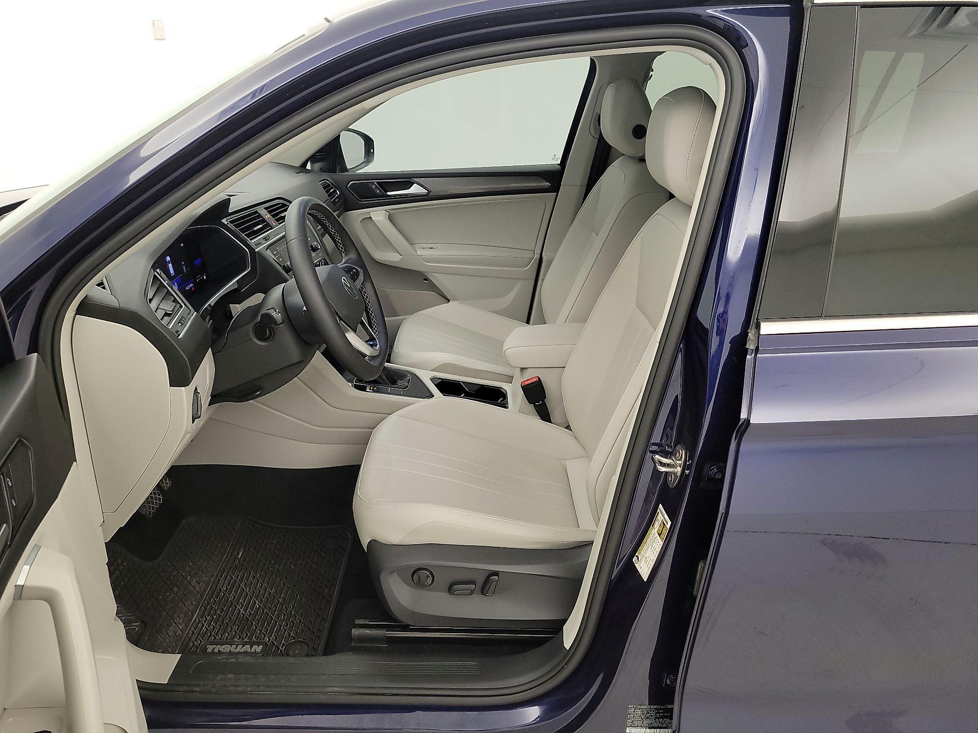 Thumbnail: 2023 Volkswagen Tiguan - 11