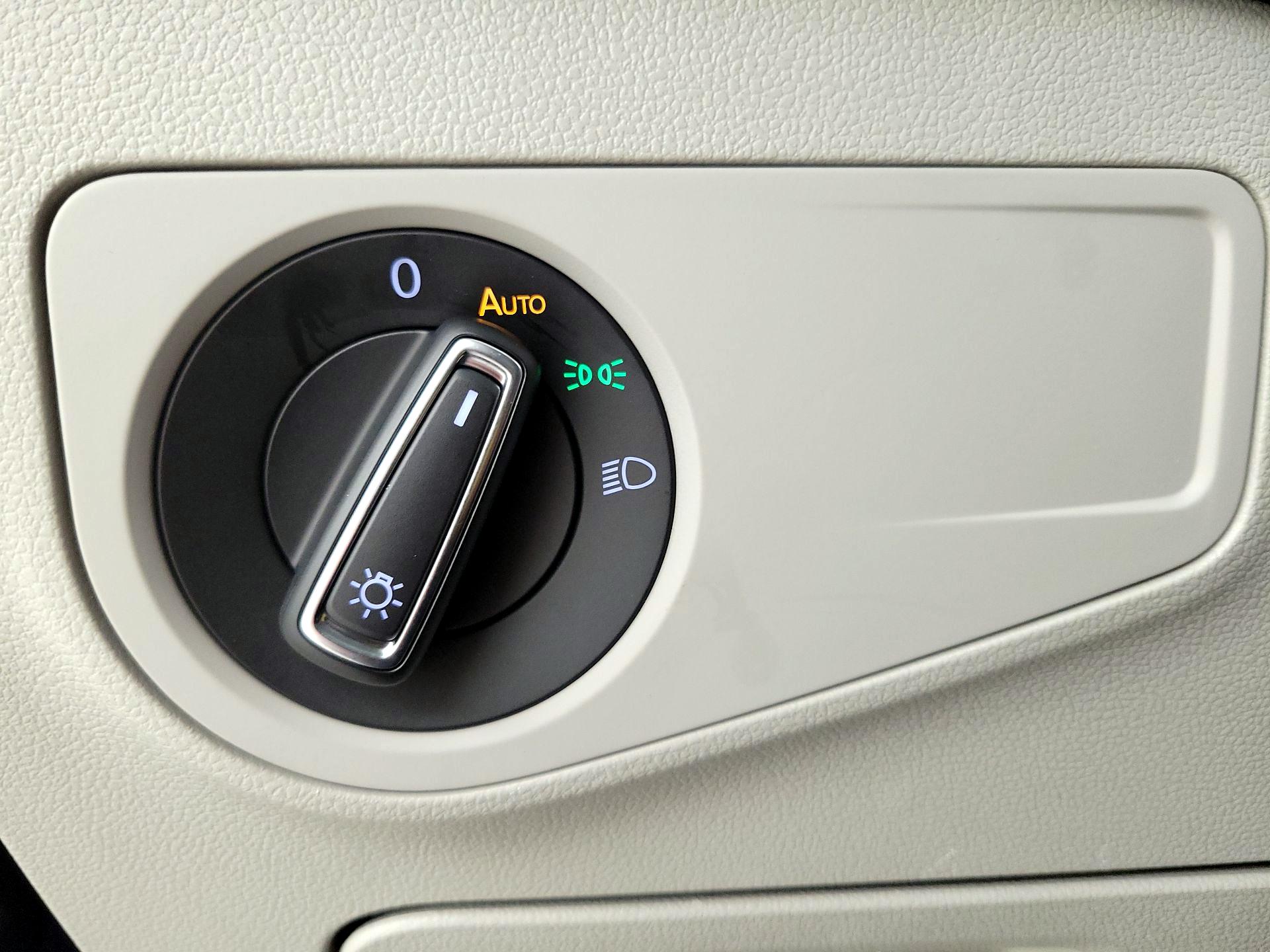 Thumbnail: 2023 Volkswagen Tiguan - 13