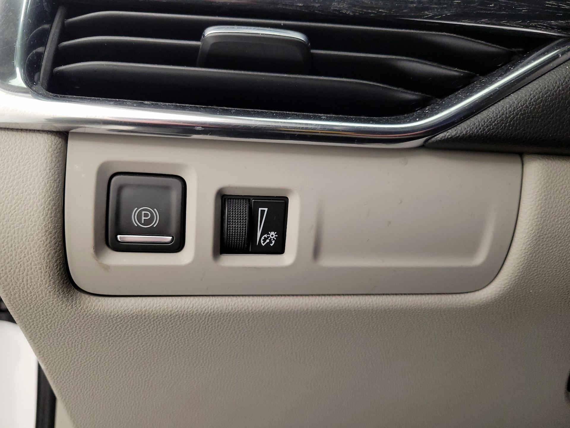 Thumbnail: 2023 Cadillac XT4 - 13