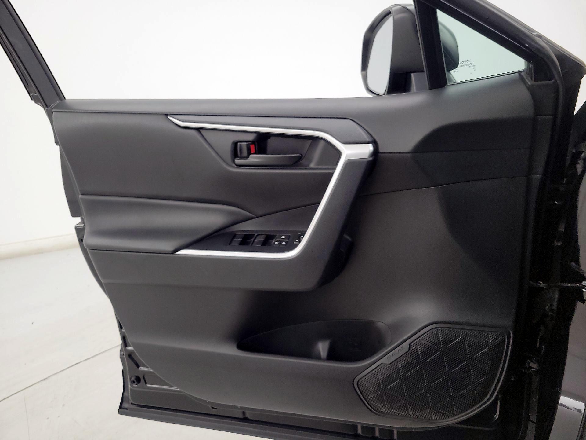 Thumbnail: 2021 Toyota RAV4 - 12