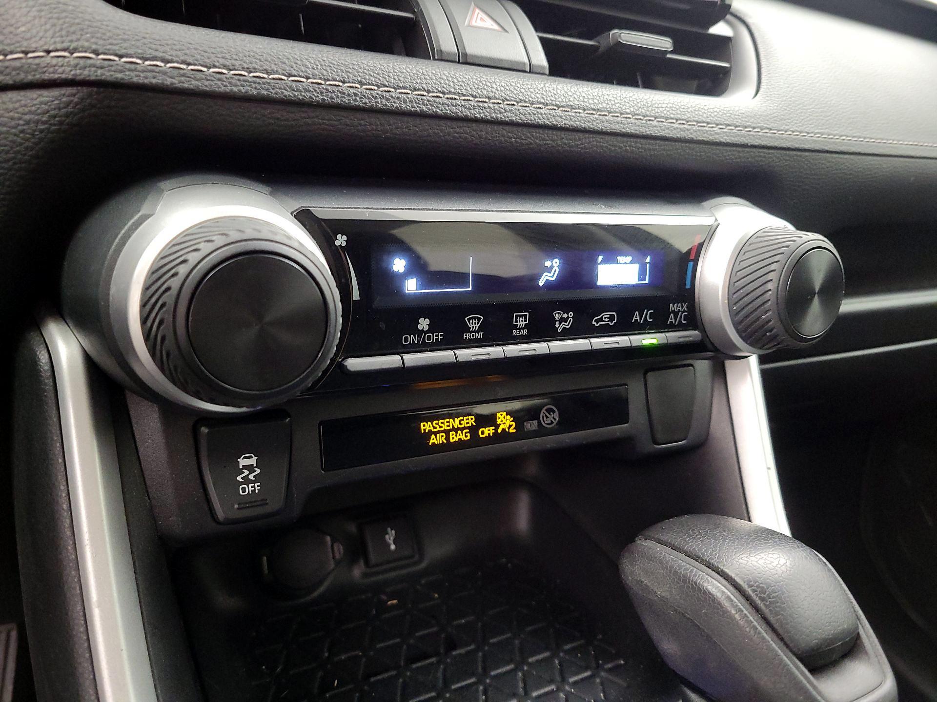 Thumbnail: 2021 Toyota RAV4 - 15