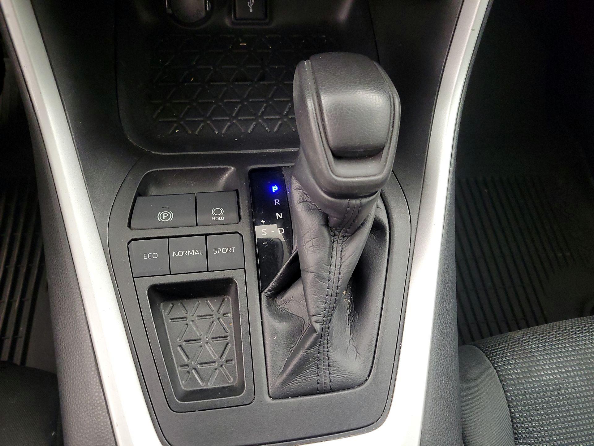 Thumbnail: 2021 Toyota RAV4 - 16