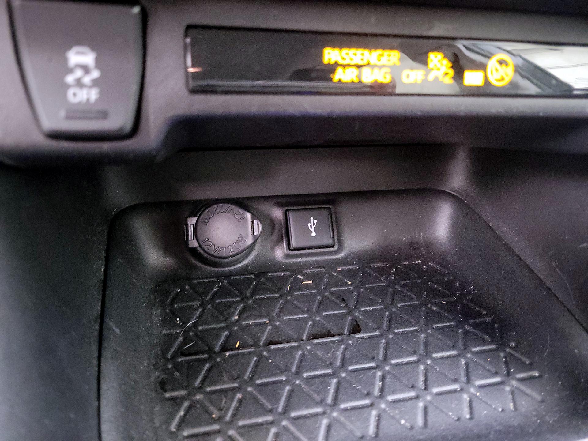 Thumbnail: 2021 Toyota RAV4 - 17