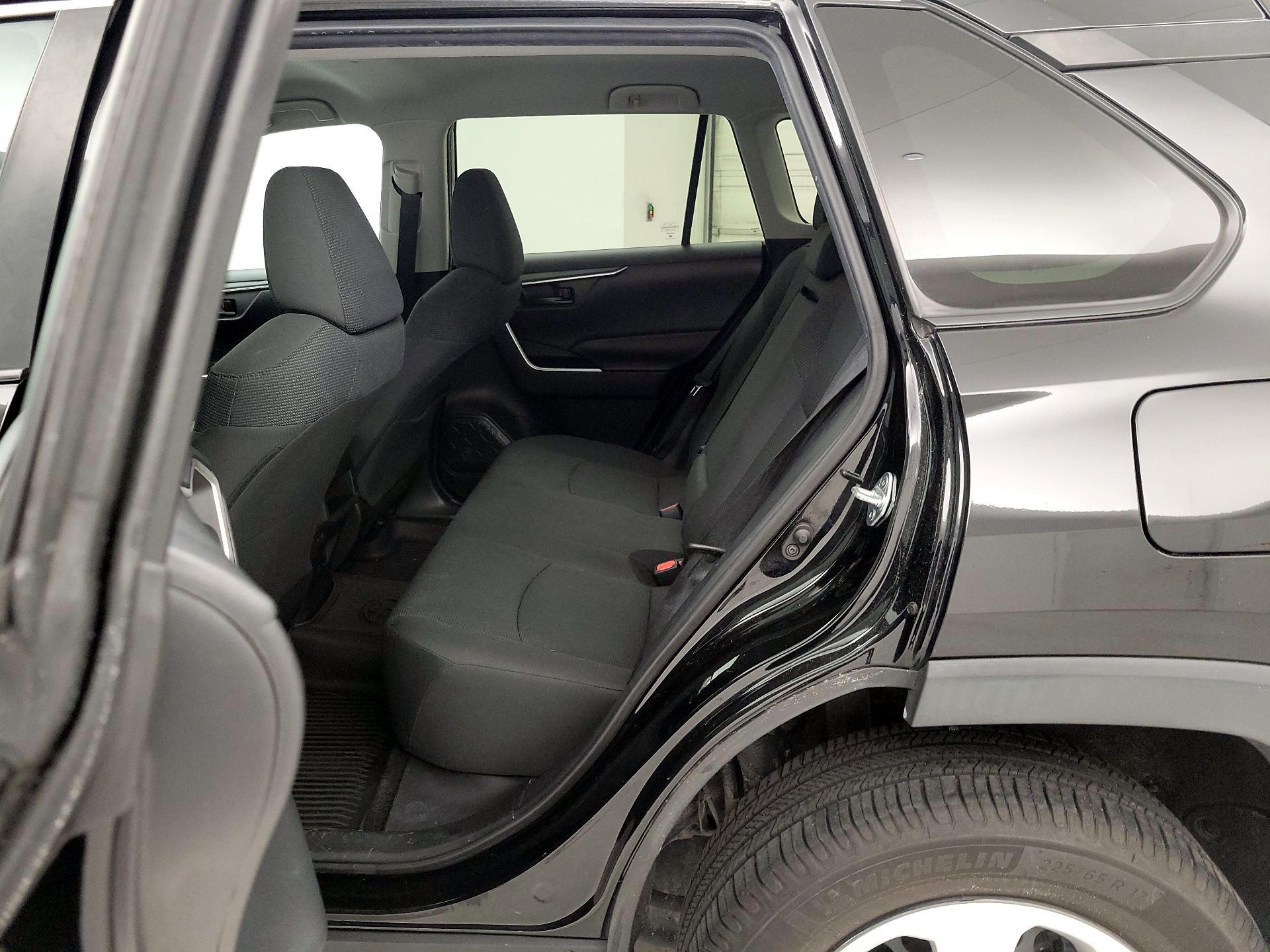 Thumbnail: 2021 Toyota RAV4 - 18