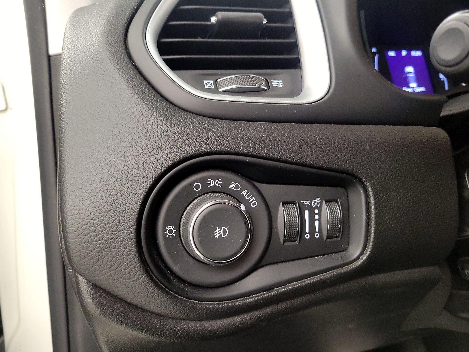 Thumbnail: 2018 Jeep Renegade - 13