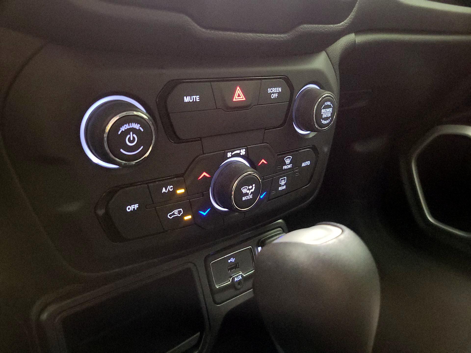 Thumbnail: 2018 Jeep Renegade - 16