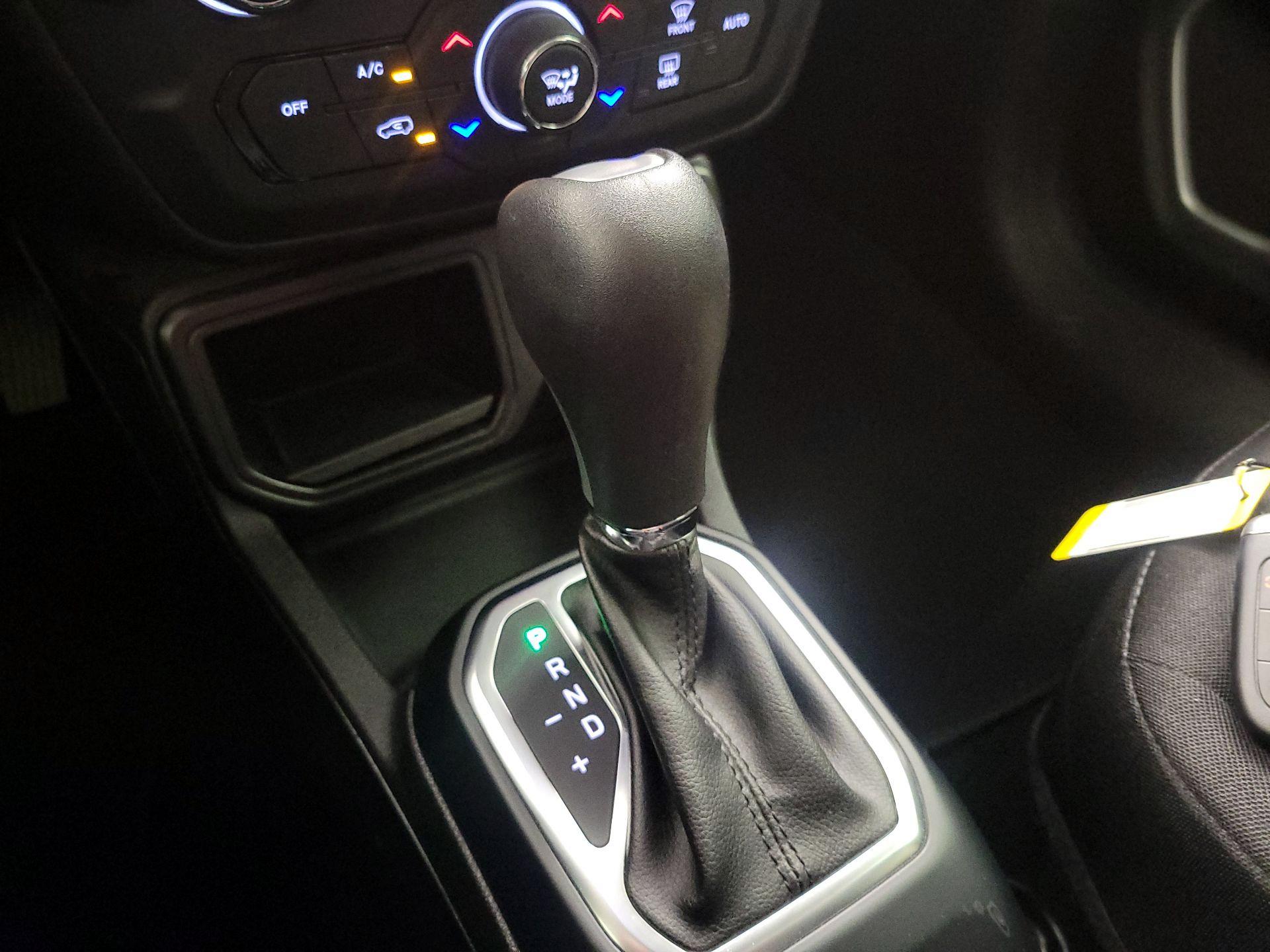 Thumbnail: 2018 Jeep Renegade - 17