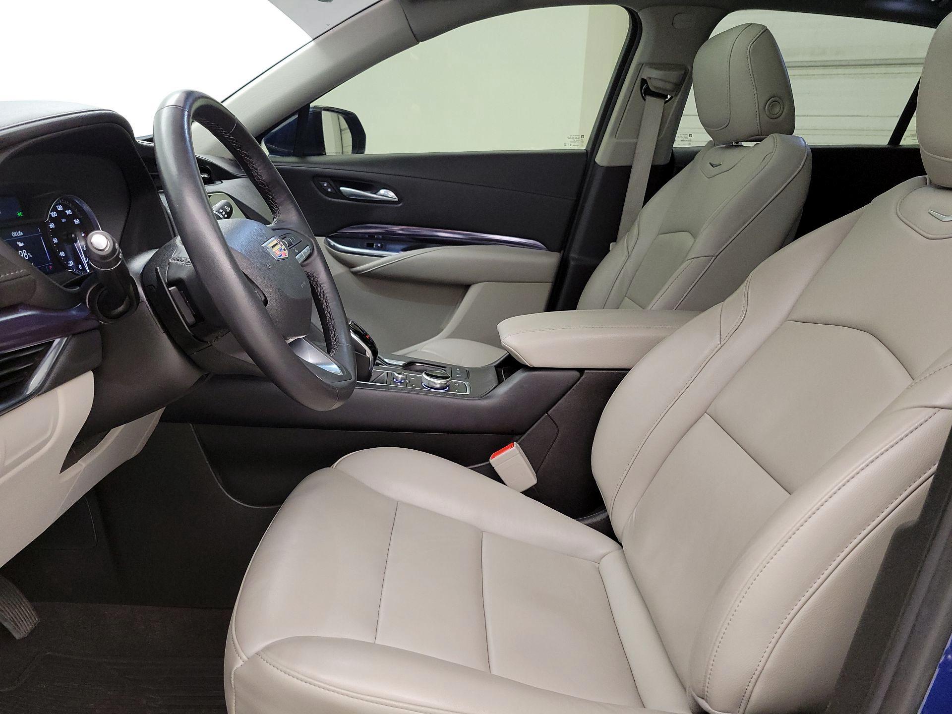 Thumbnail: 2023 Cadillac XT4 - 11