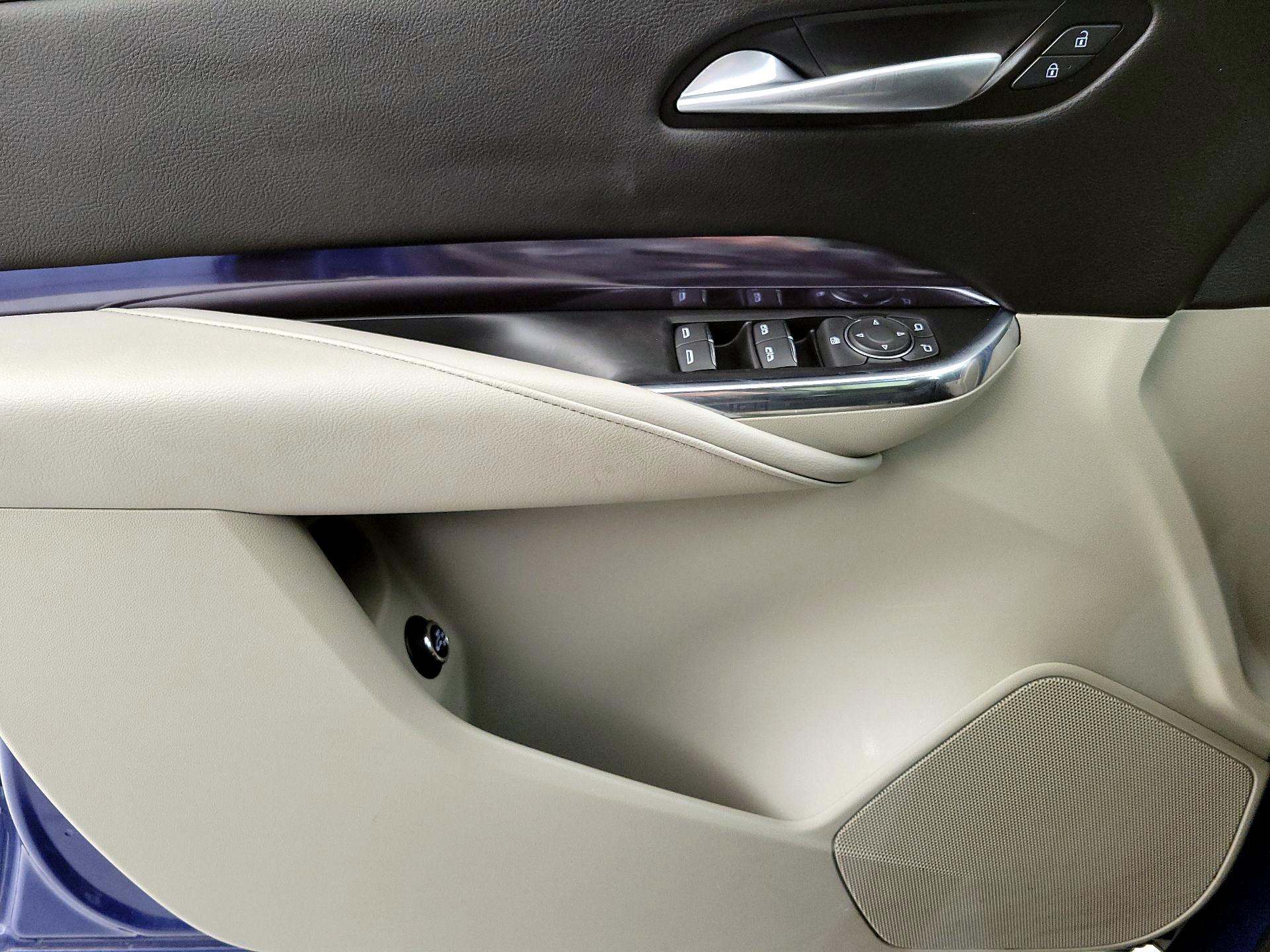 Thumbnail: 2023 Cadillac XT4 - 12