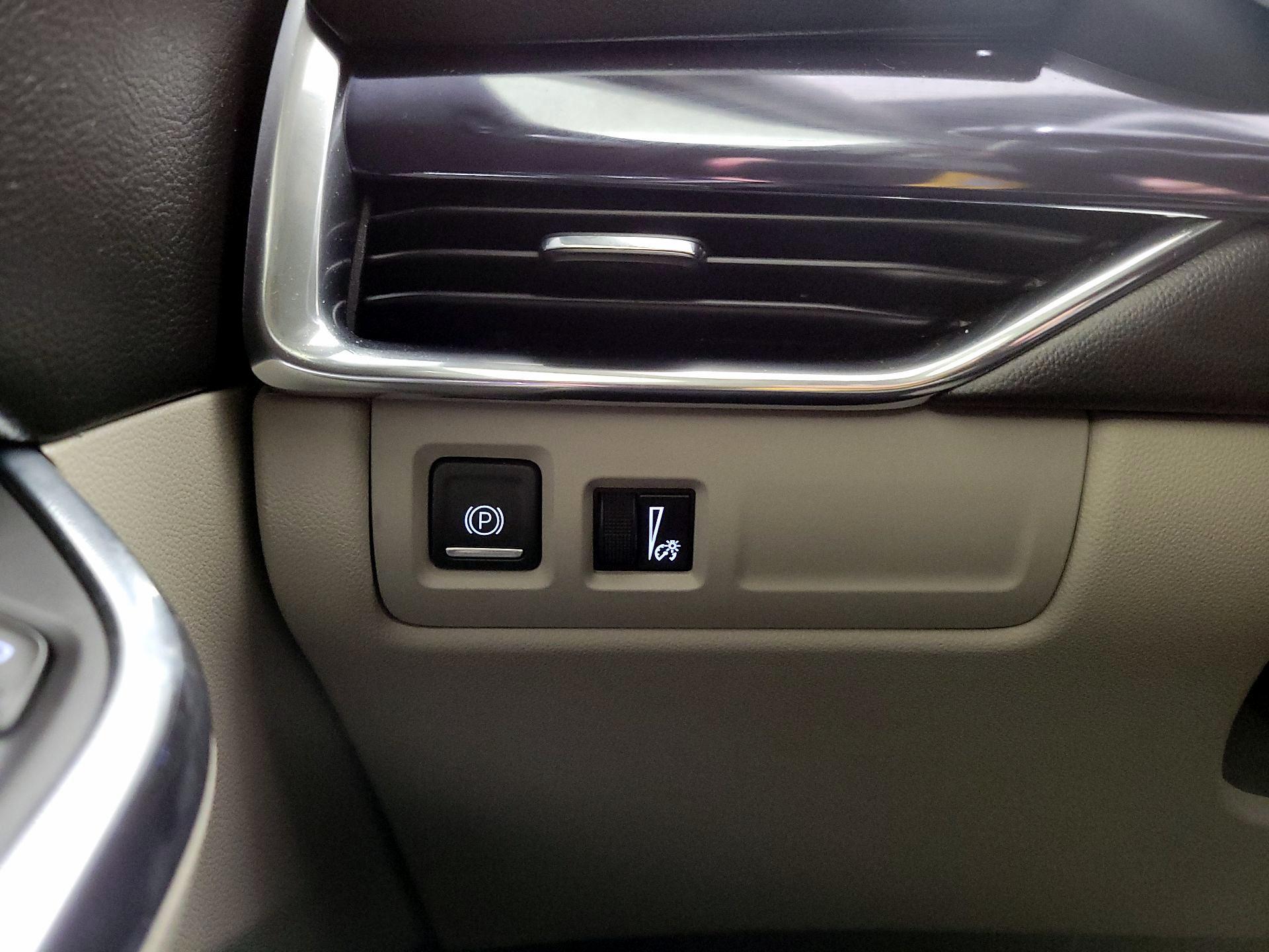 Thumbnail: 2023 Cadillac XT4 - 13