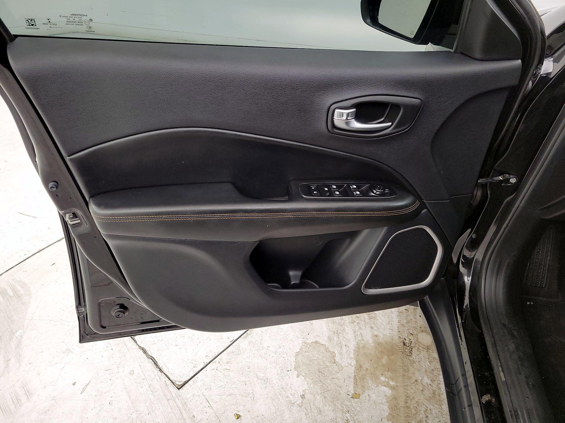 Thumbnail: 2020 Jeep Compass - 12