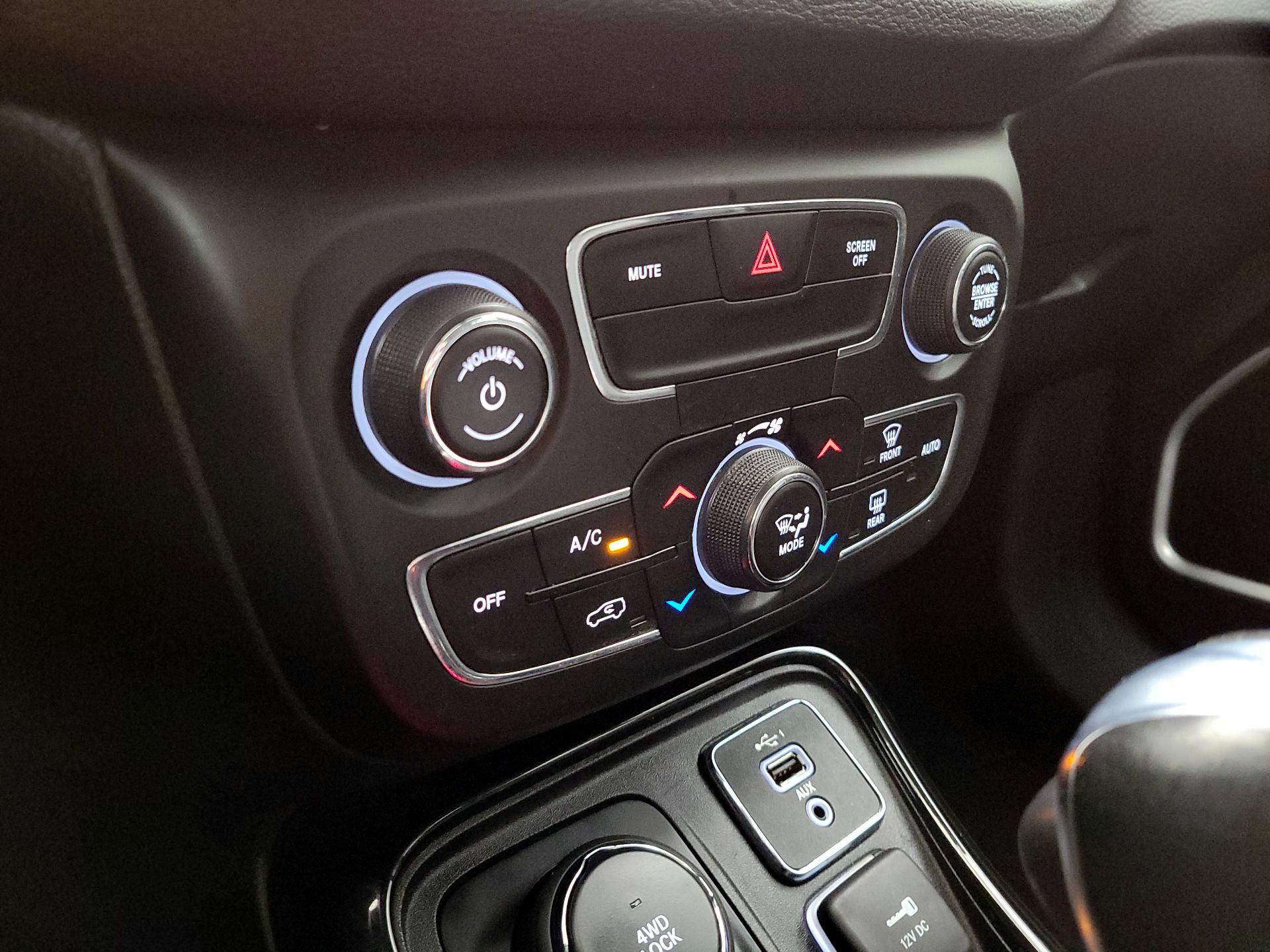 Thumbnail: 2020 Jeep Compass - 16