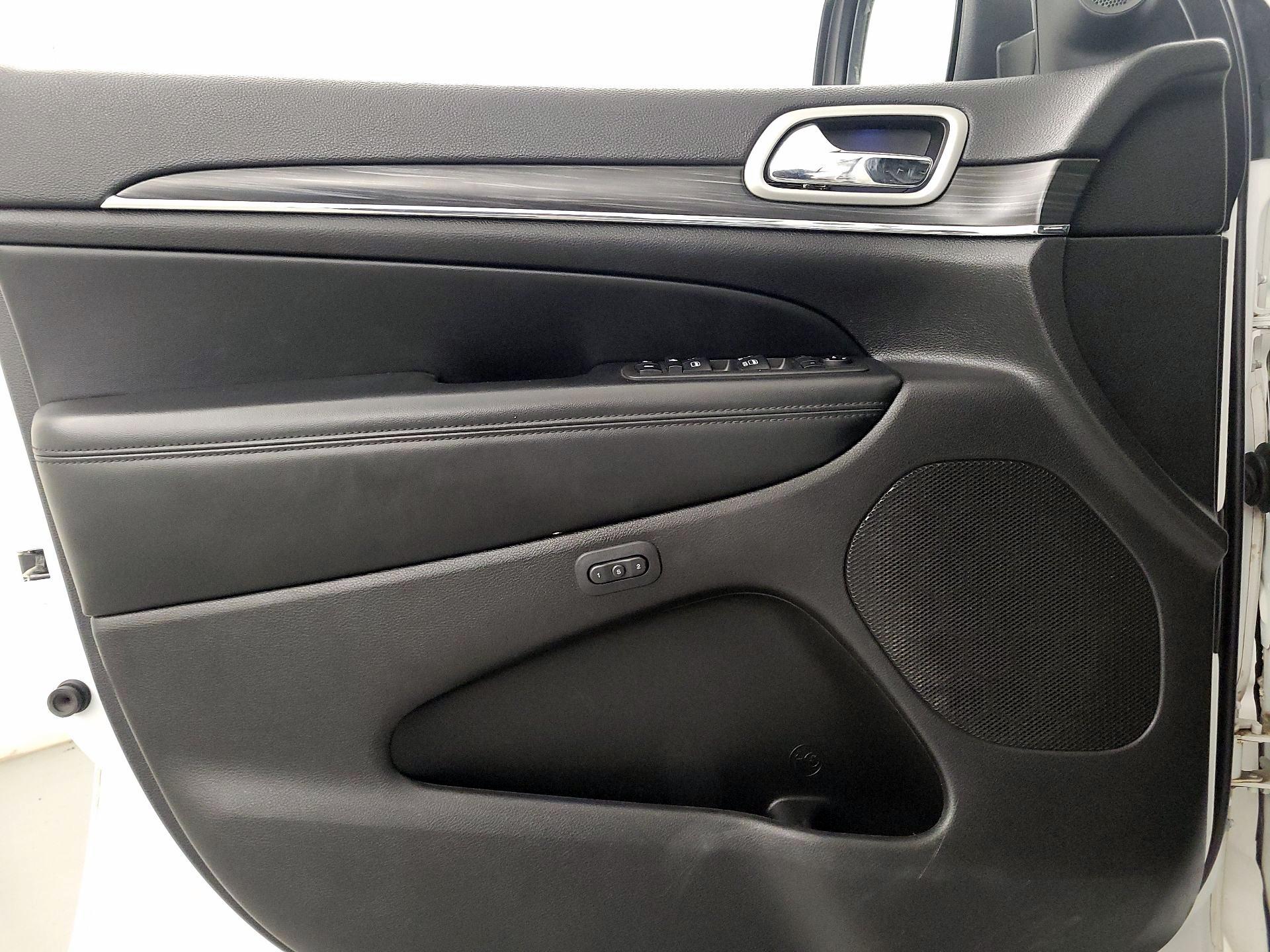 Thumbnail: 2020 Jeep Grand Cherokee - 12