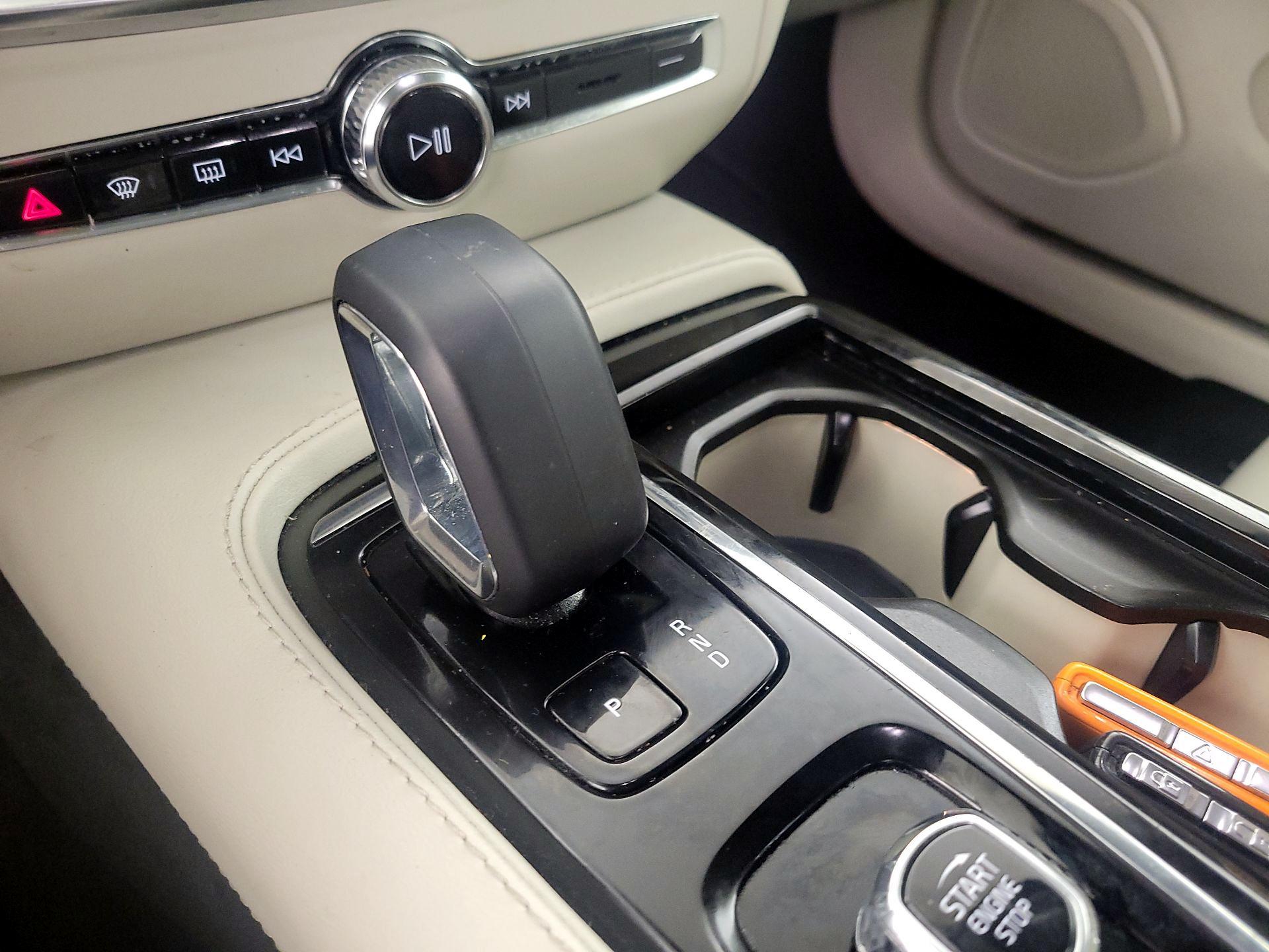 Thumbnail: 2023 Volvo S60 - 17