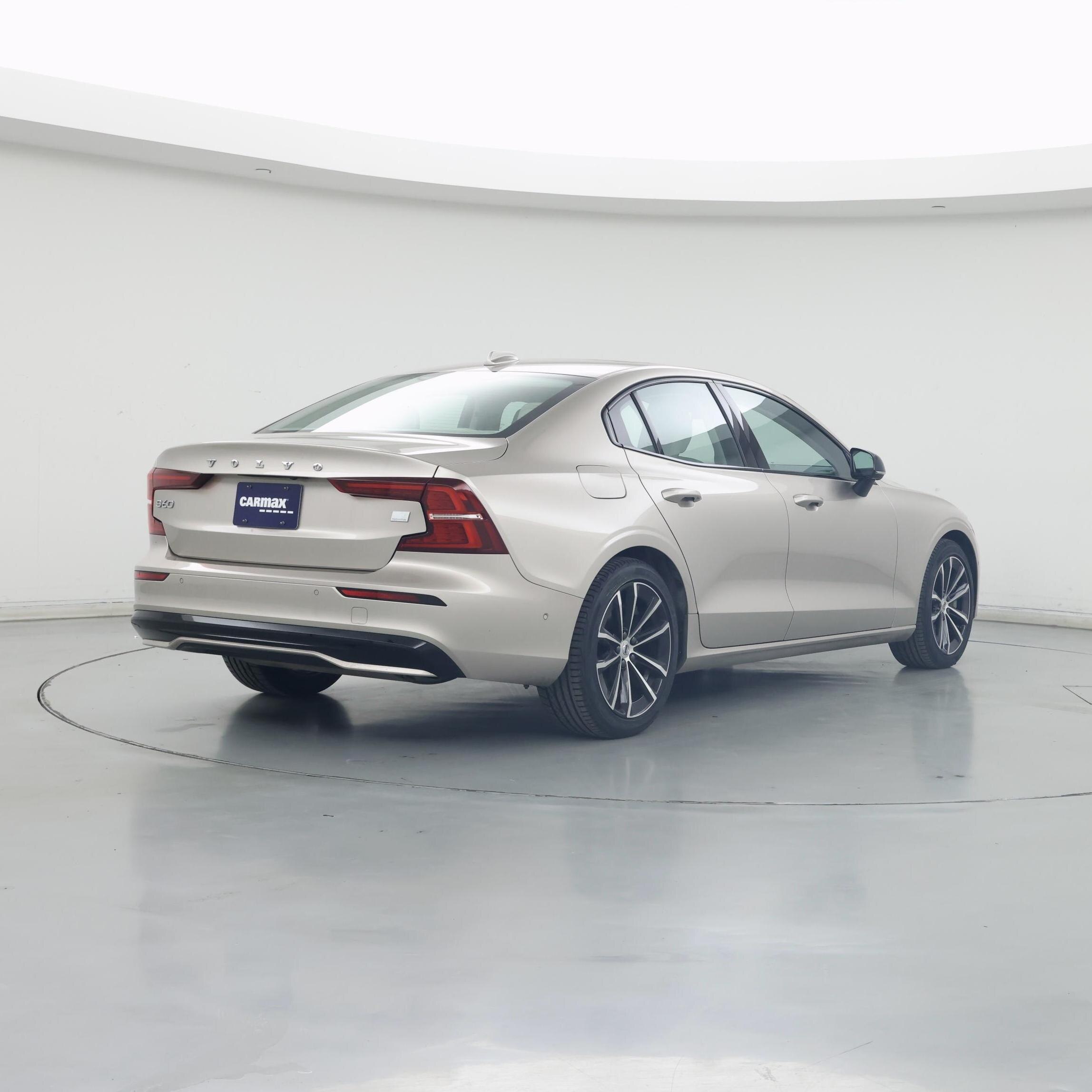 Thumbnail: 2023 Volvo S60 - 8