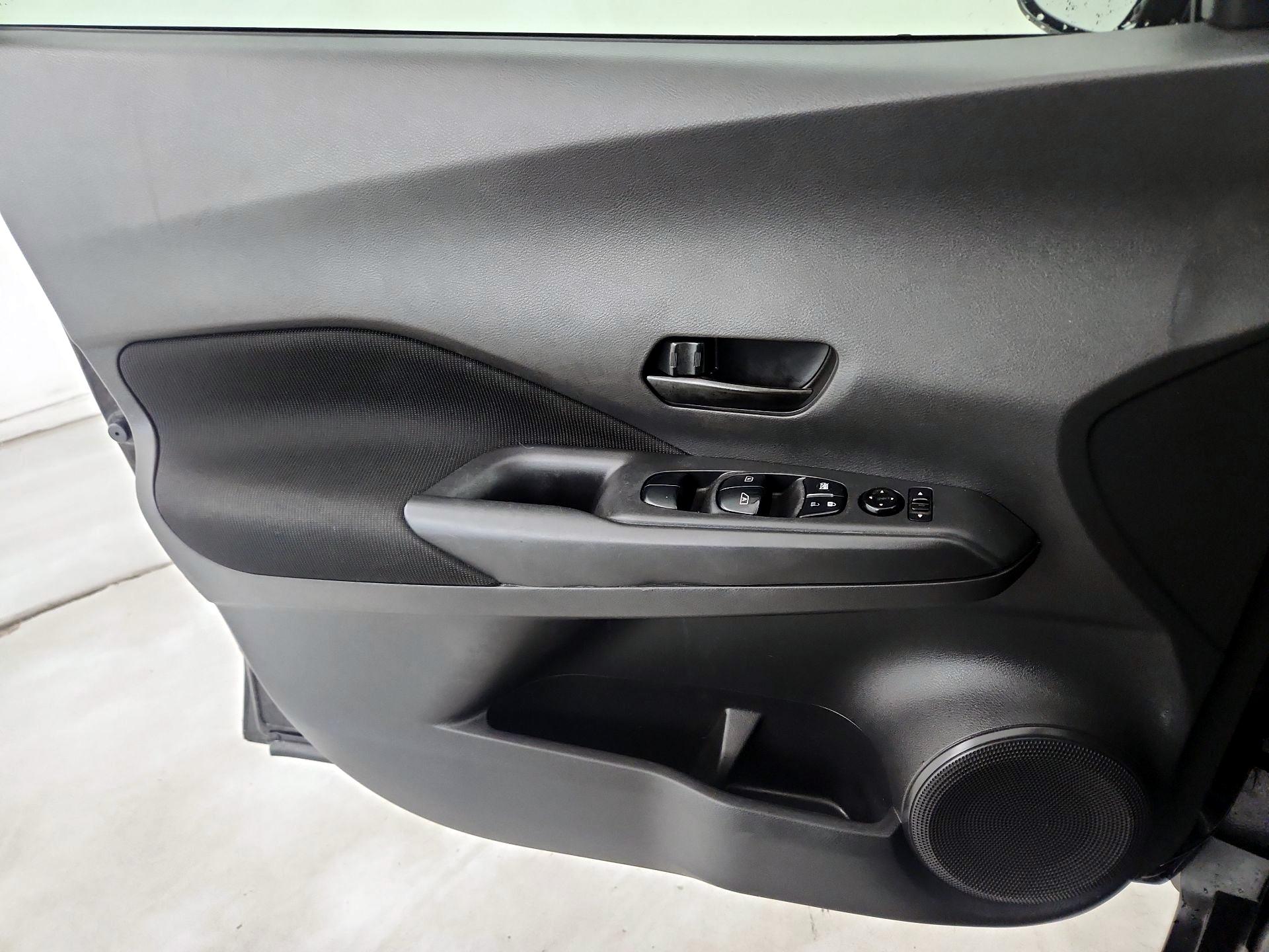 Thumbnail: 2021 Nissan Kicks - 12