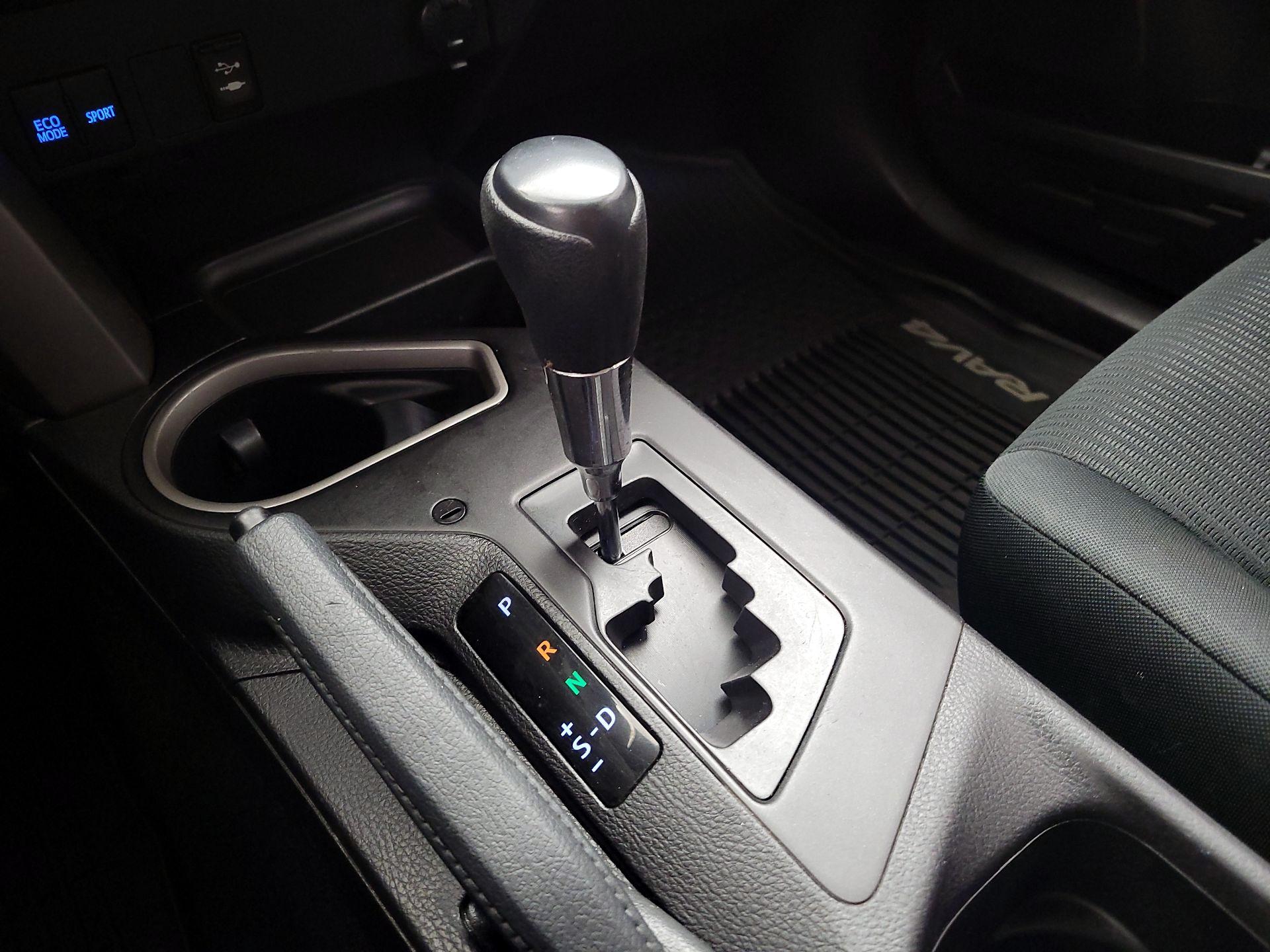 Thumbnail: 2018 Toyota RAV4 - 17