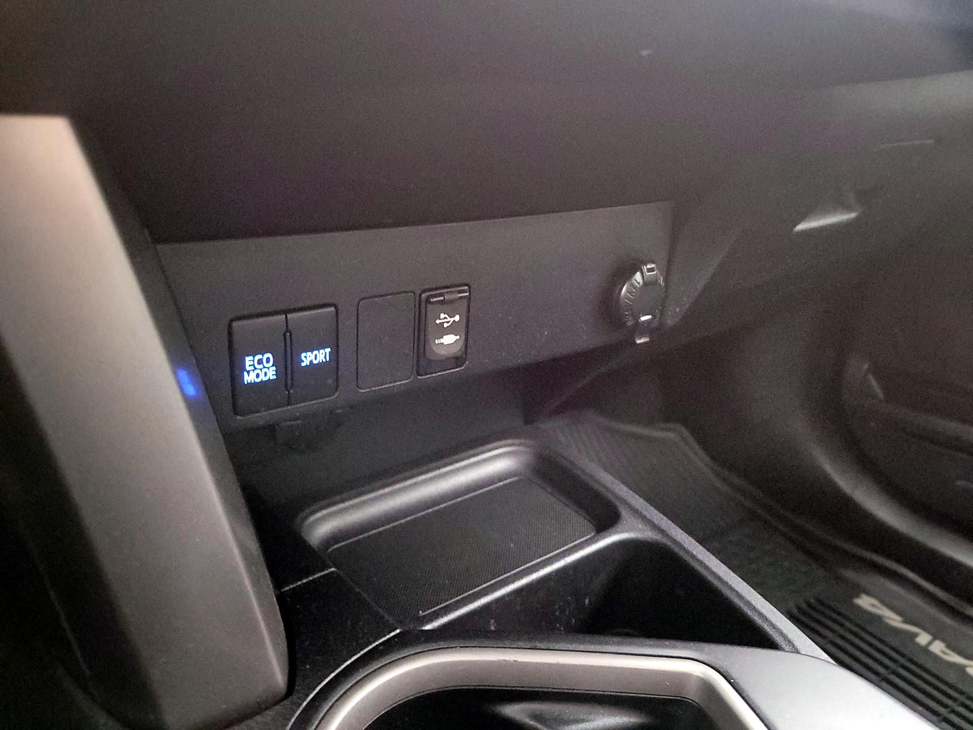 Thumbnail: 2018 Toyota RAV4 - 18