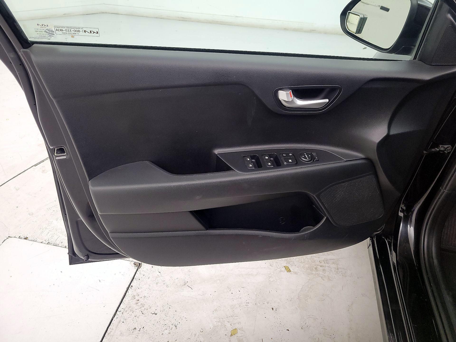 Thumbnail: 2023 Kia Rio - 12