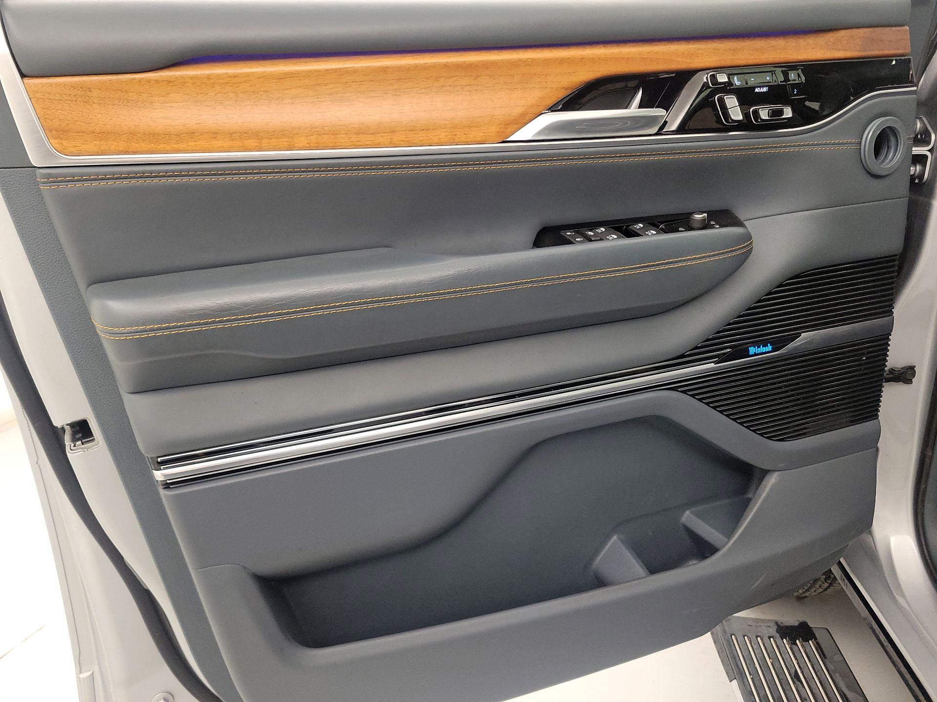 Thumbnail: 2022 Jeep Grand Wagoneer - 12
