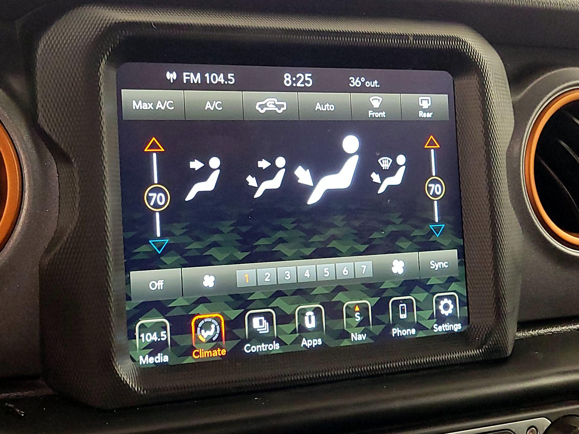 Thumbnail: 2022 Jeep Gladiator - 17