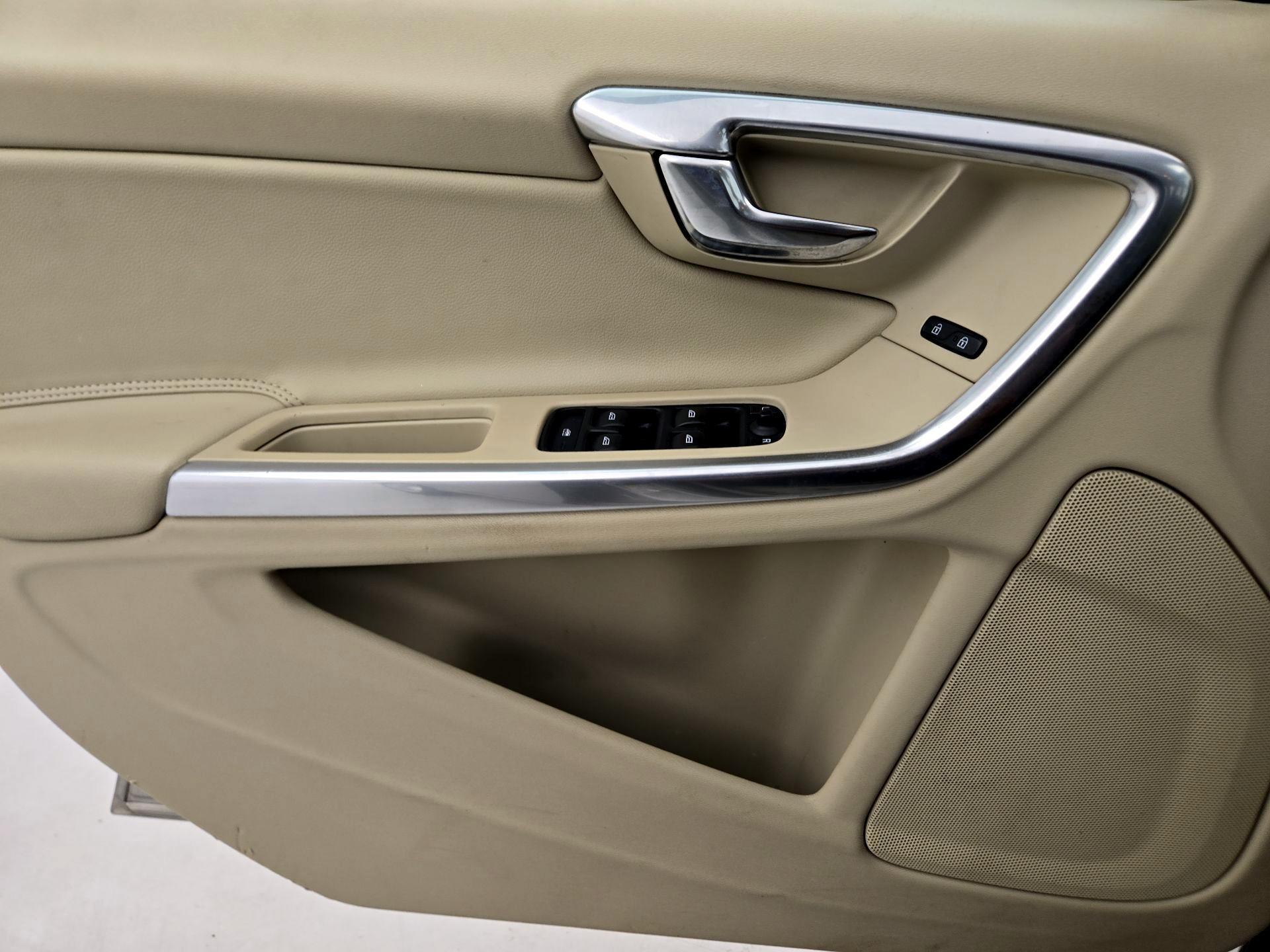 Thumbnail: 2015 Volvo S60 - 12