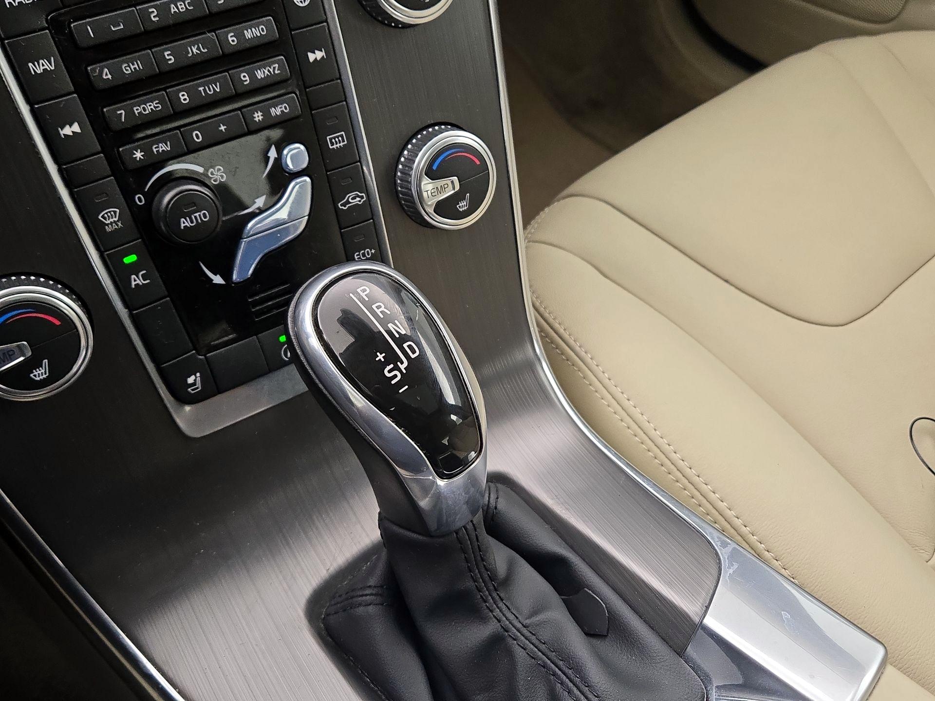 Thumbnail: 2015 Volvo S60 - 16