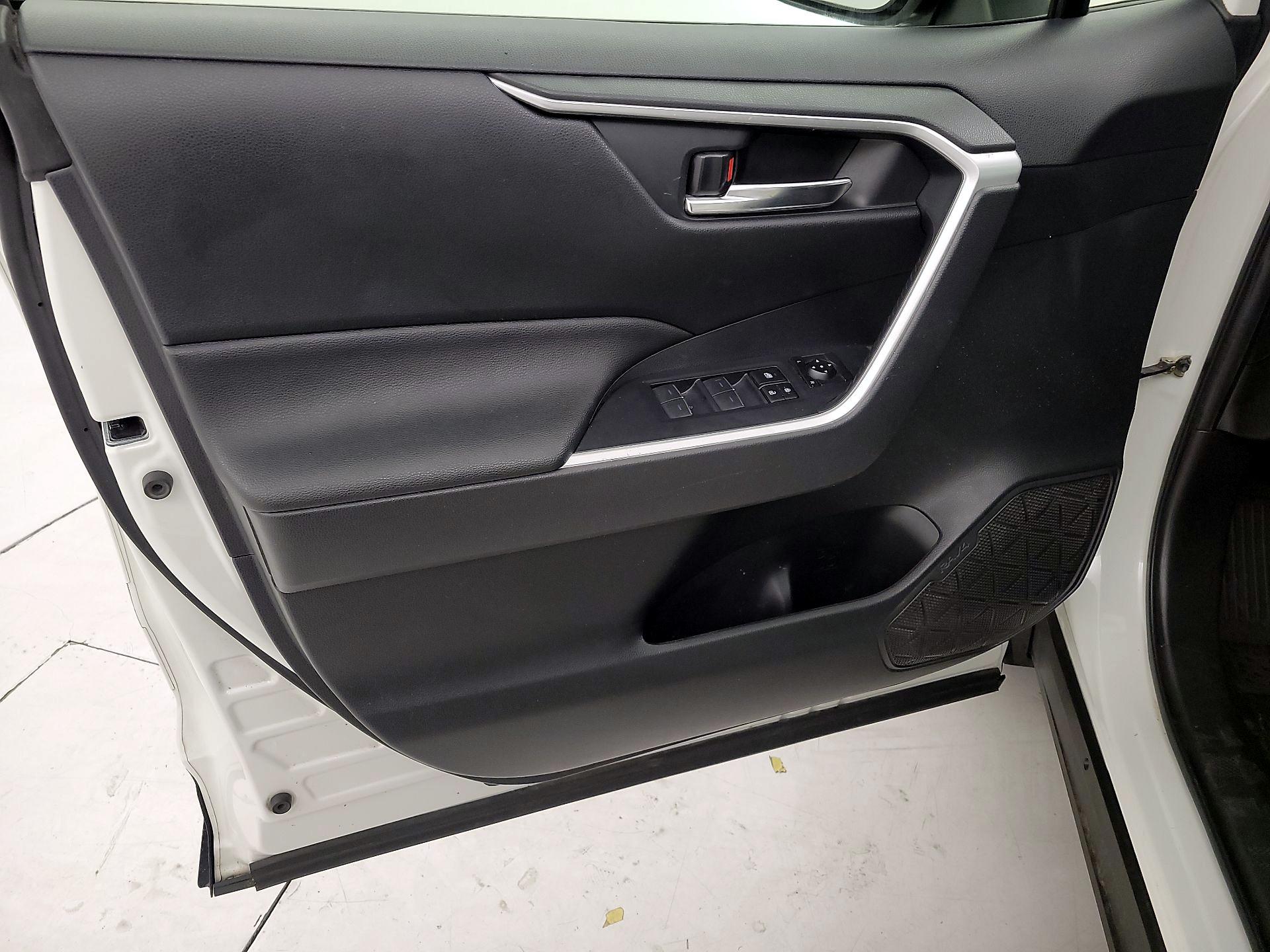 Thumbnail: 2022 Toyota RAV4 - 12