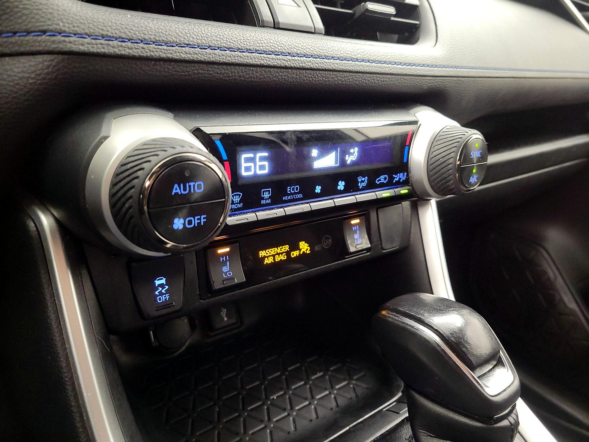 Thumbnail: 2022 Toyota RAV4 - 16