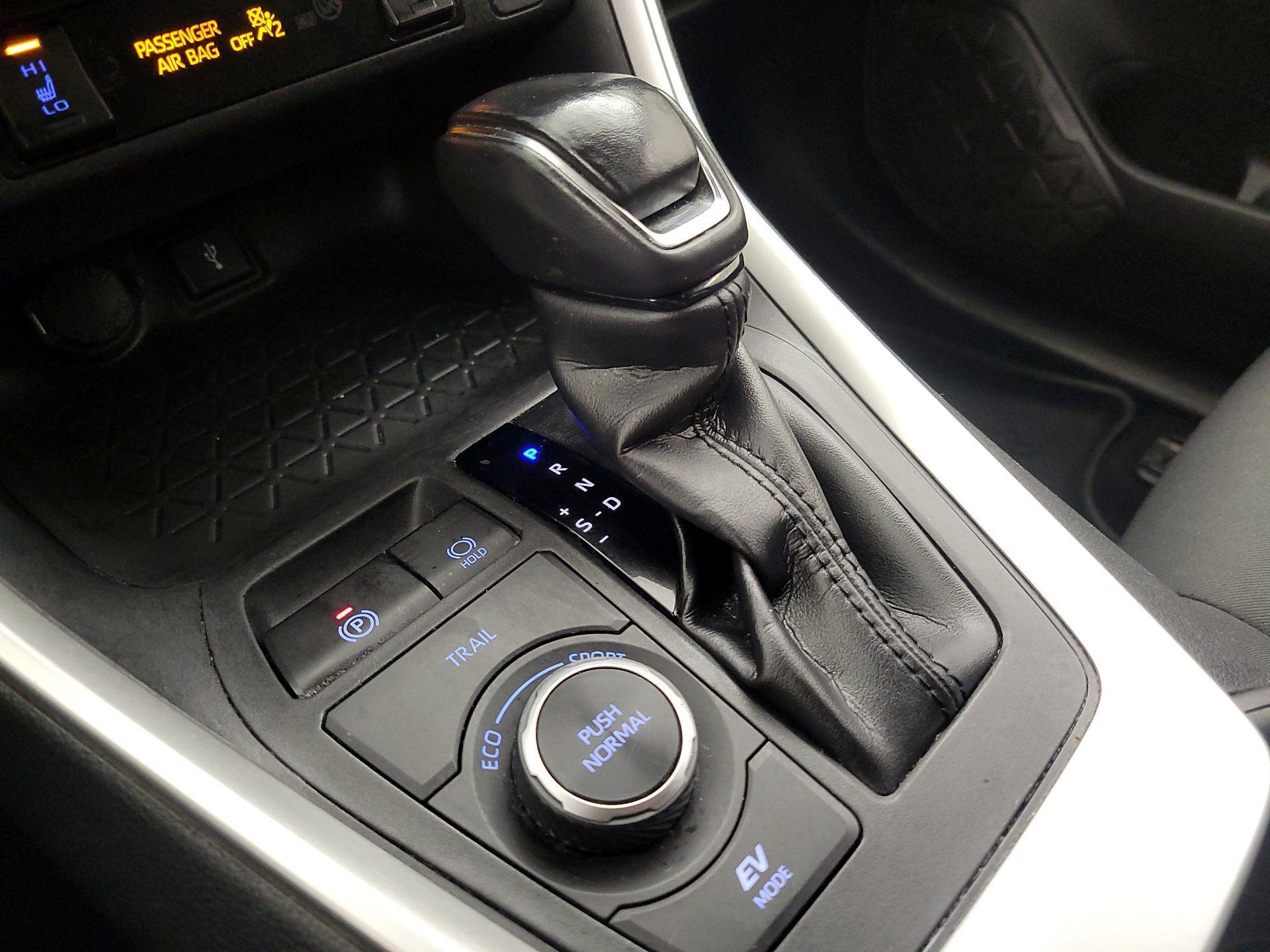 Thumbnail: 2022 Toyota RAV4 - 17