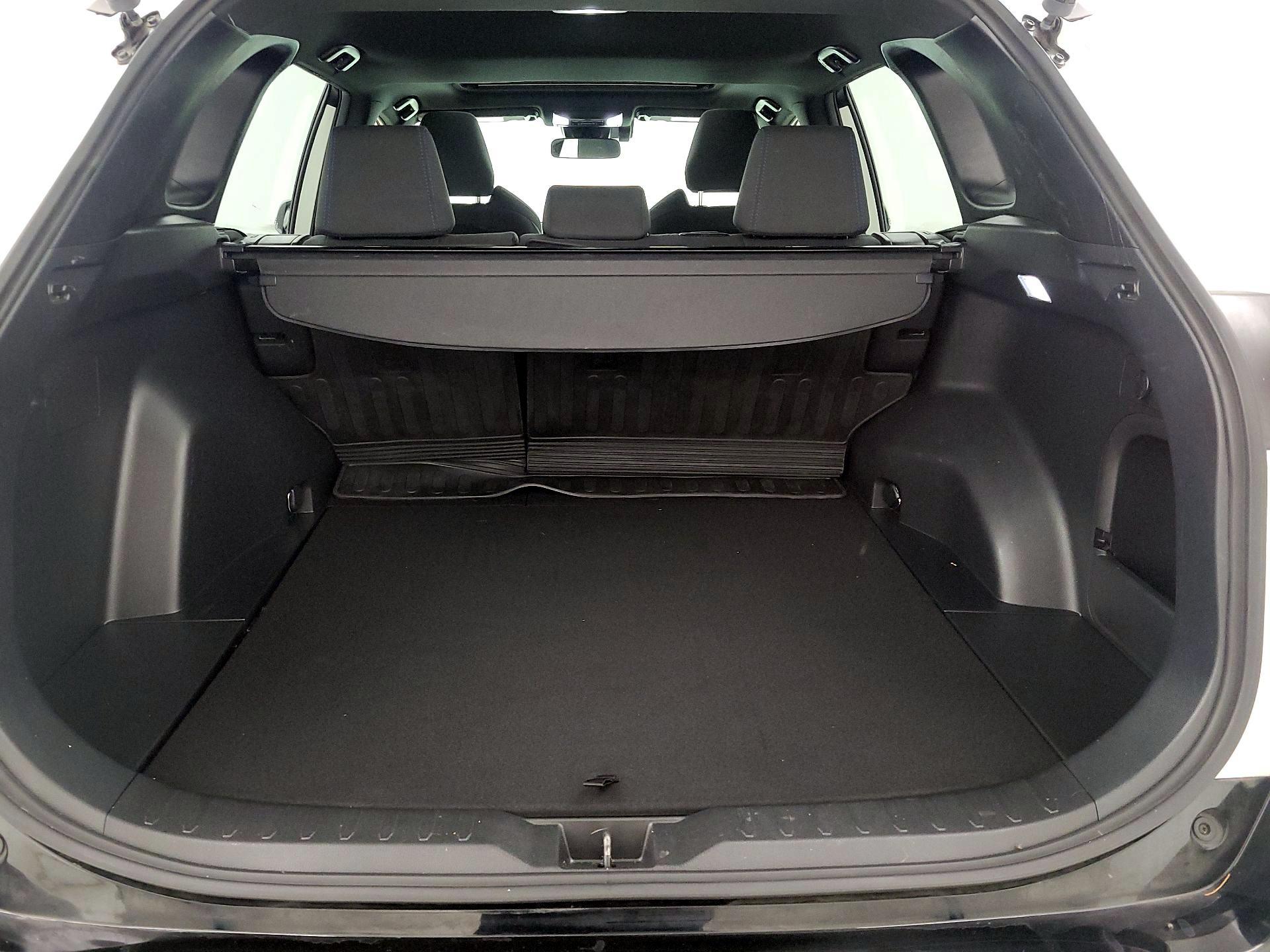 Thumbnail: 2022 Toyota RAV4 - 20