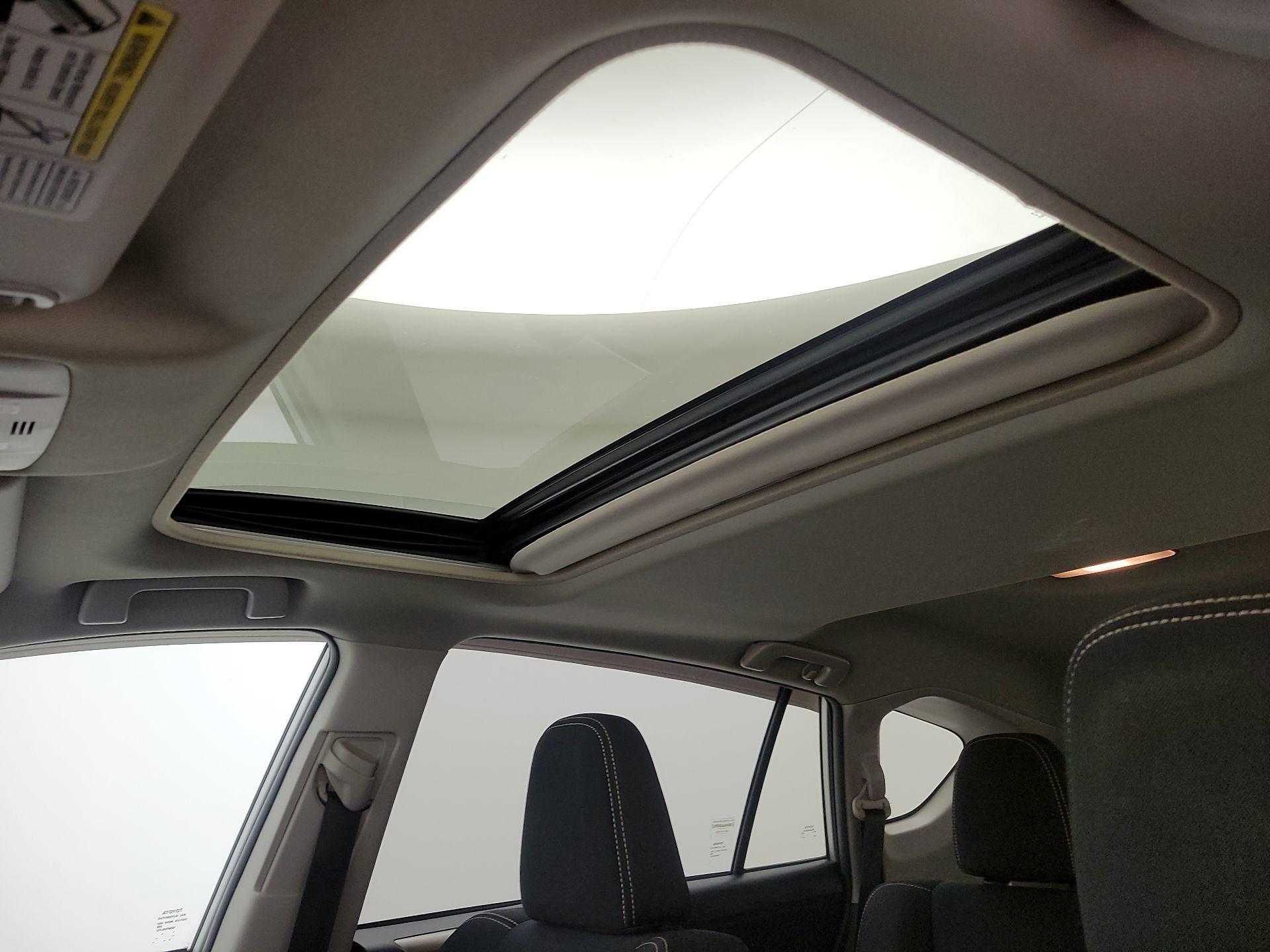 Thumbnail: 2015 Toyota RAV4 - 18