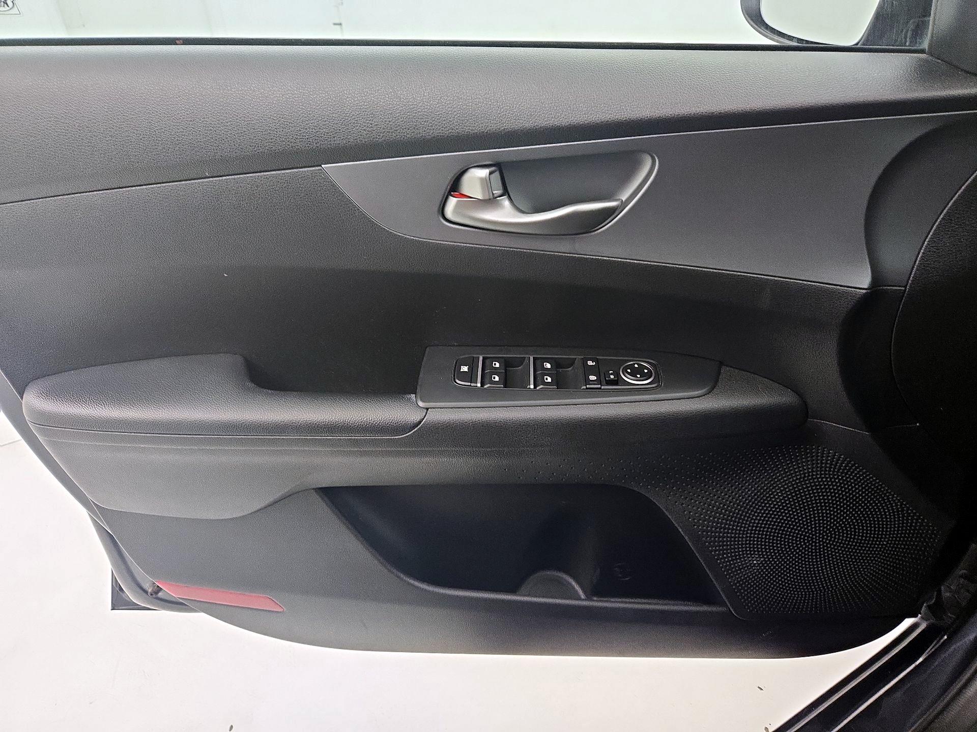 Thumbnail: 2021 Kia Forte - 12