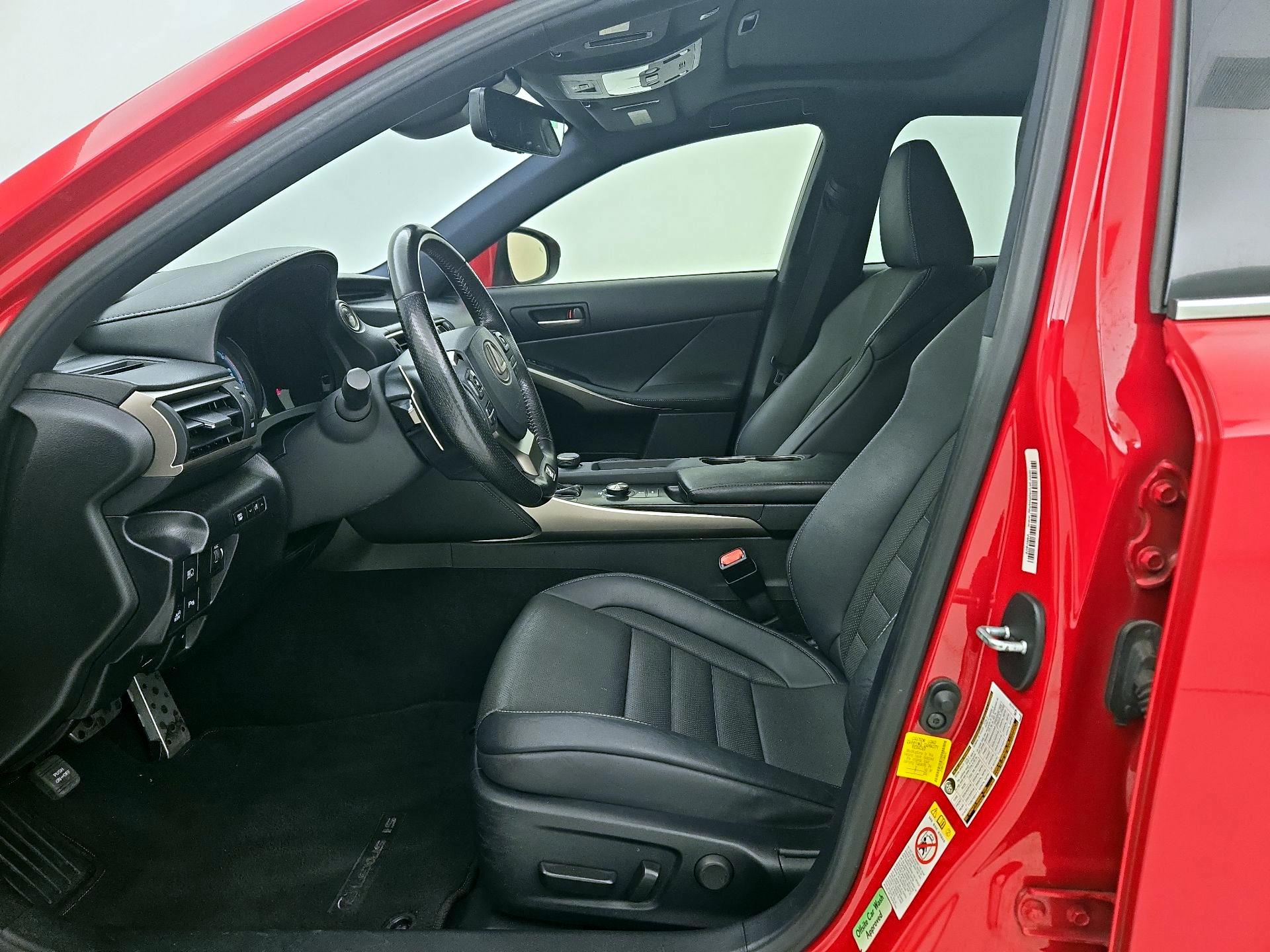 Thumbnail: 2019 Lexus IS - 11