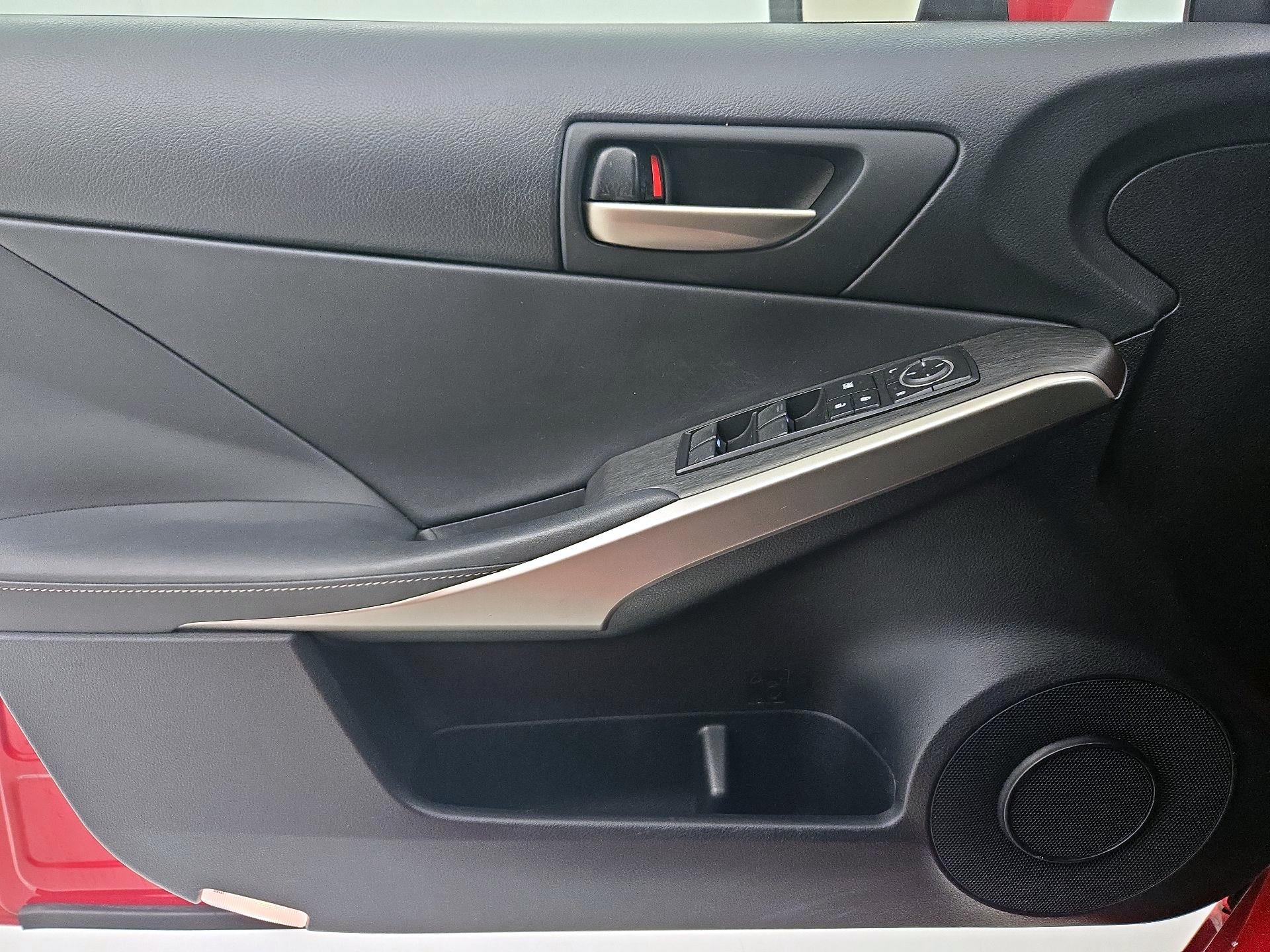 Thumbnail: 2019 Lexus IS - 12