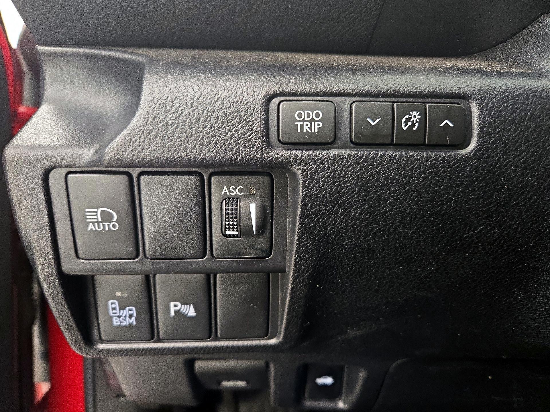 Thumbnail: 2019 Lexus IS - 13