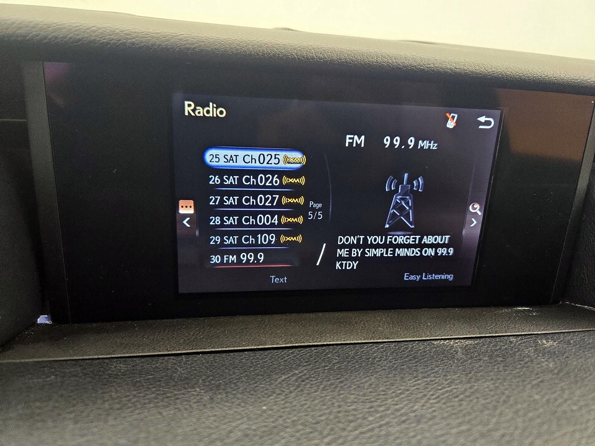 Thumbnail: 2019 Lexus IS - 15