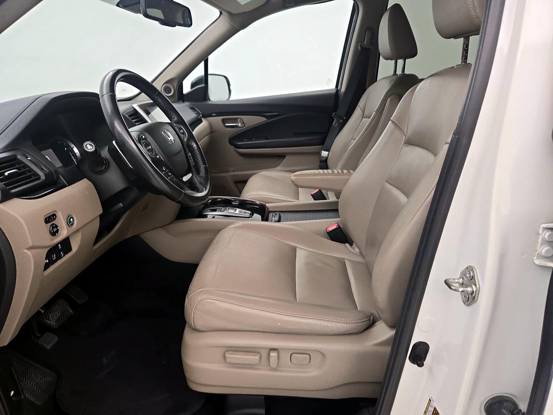 Thumbnail: 2016 Honda Pilot - 11