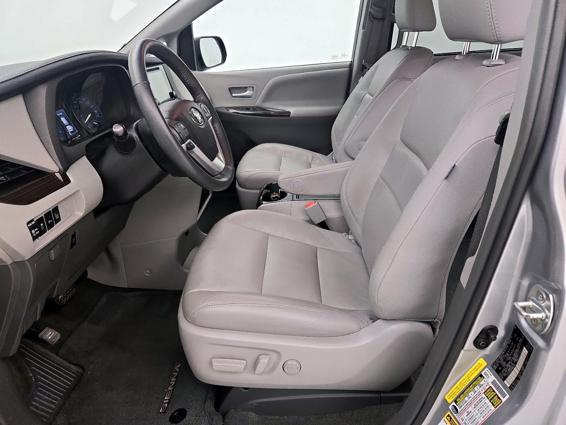 Thumbnail: 2017 Toyota Sienna - 11