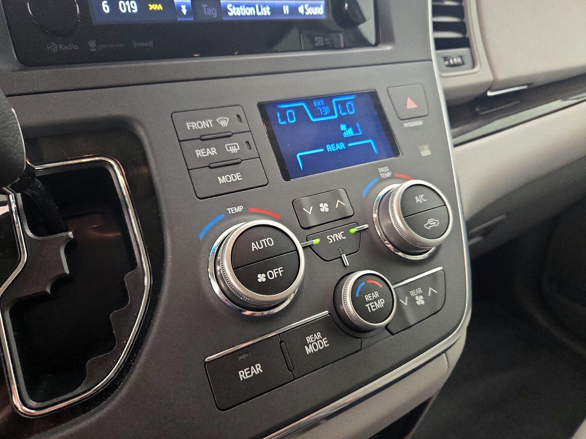 Thumbnail: 2017 Toyota Sienna - 16