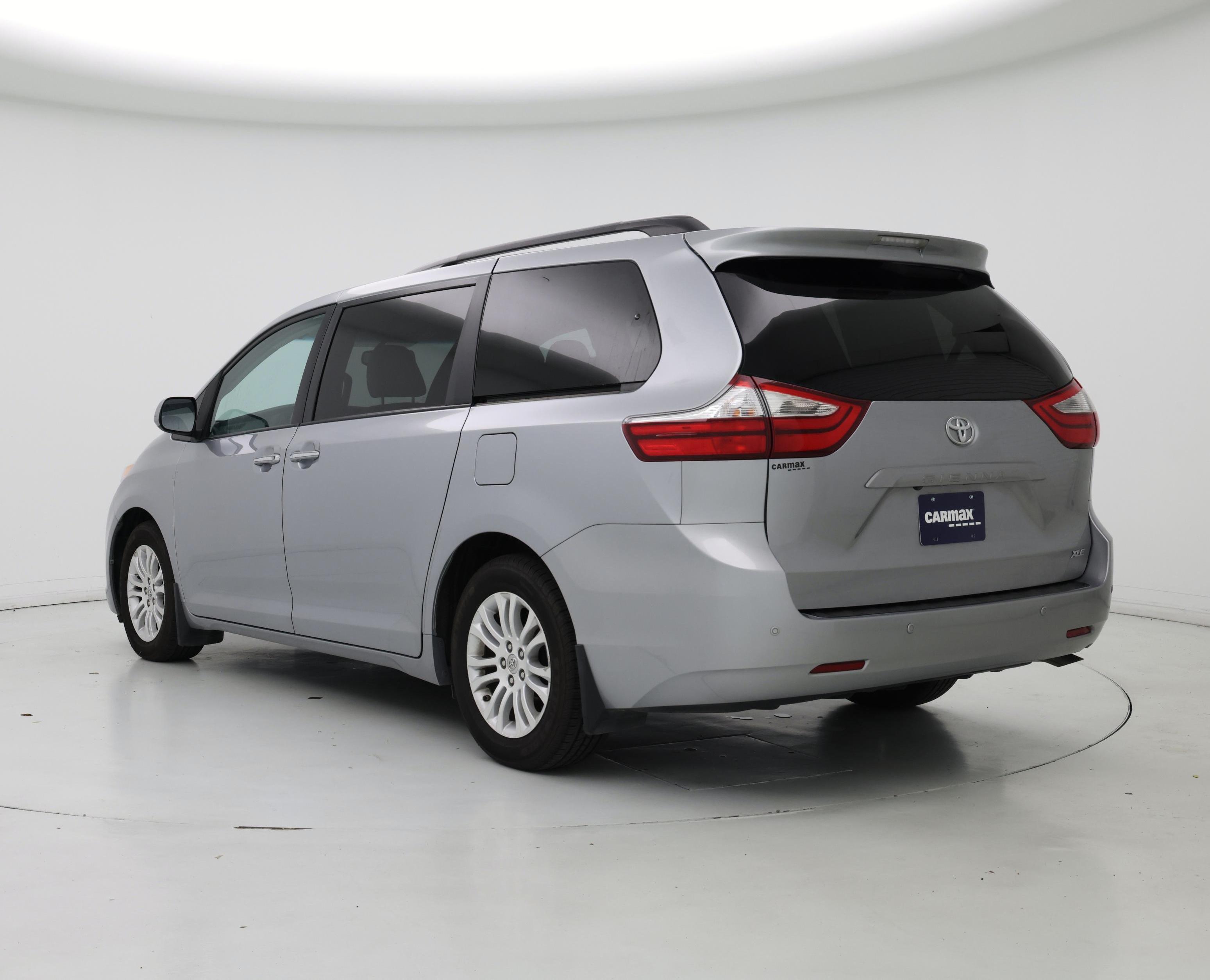 Thumbnail: 2017 Toyota Sienna - 2