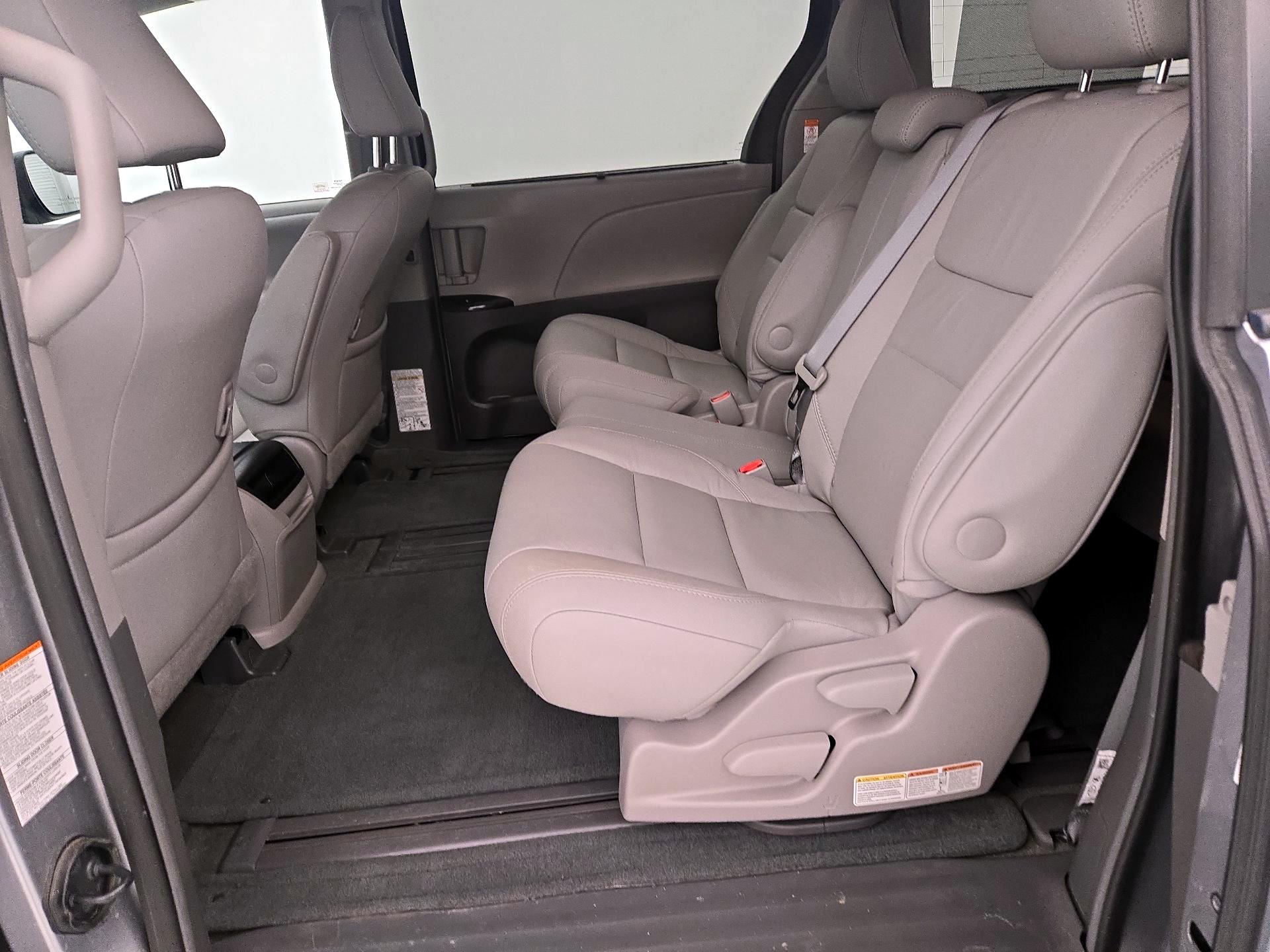 Thumbnail: 2017 Toyota Sienna - 20