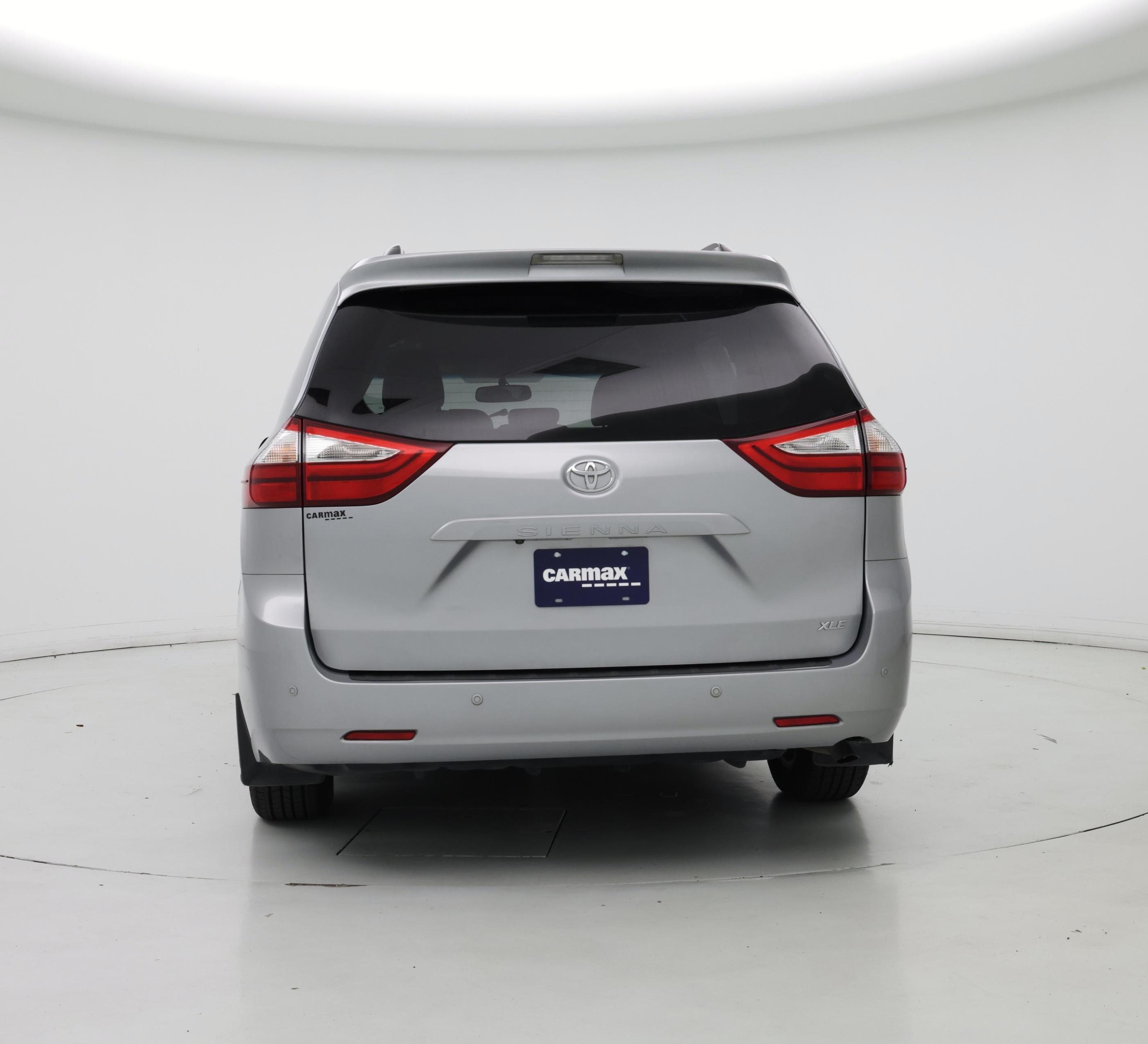 Thumbnail: 2017 Toyota Sienna - 6