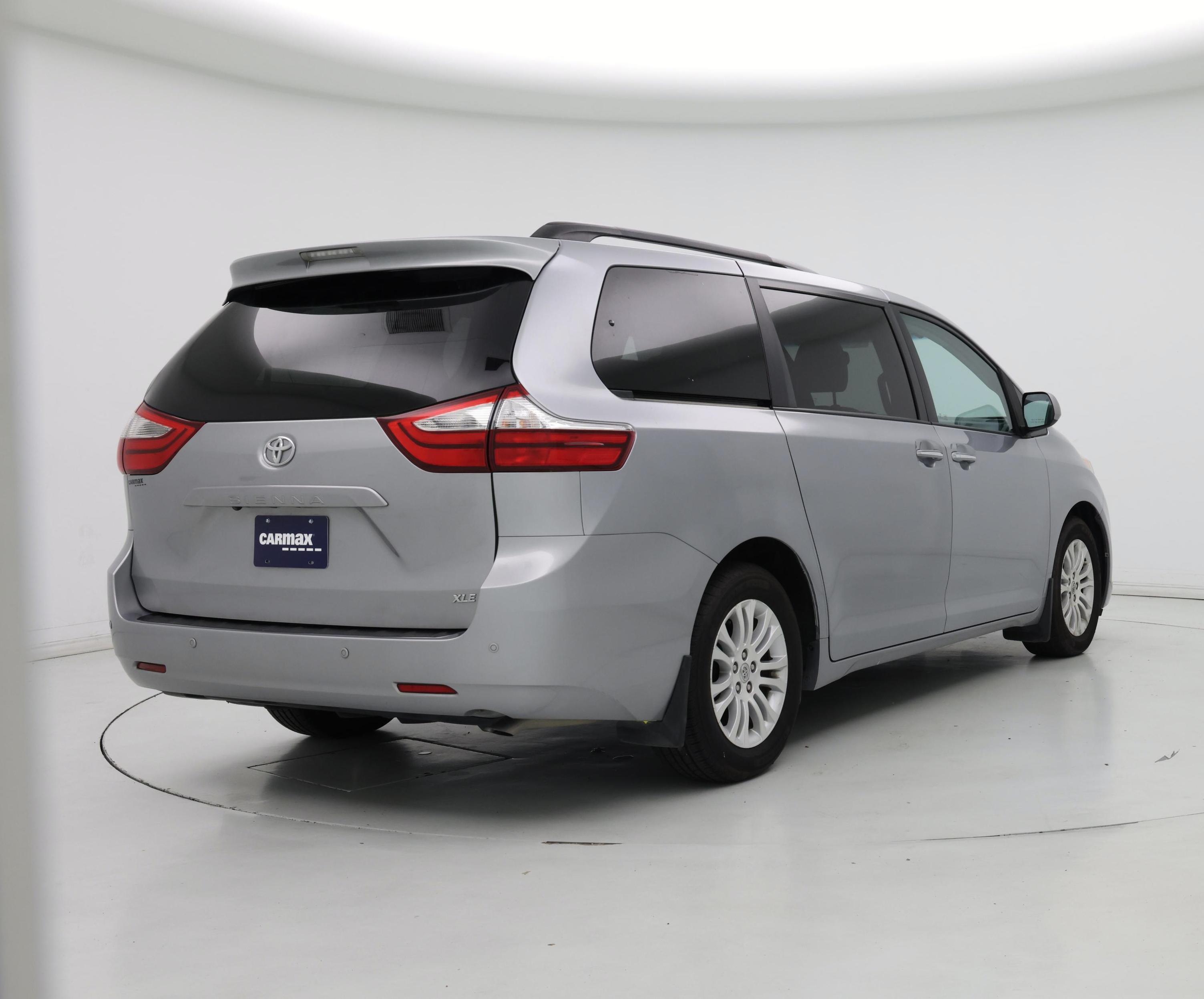 Thumbnail: 2017 Toyota Sienna - 8