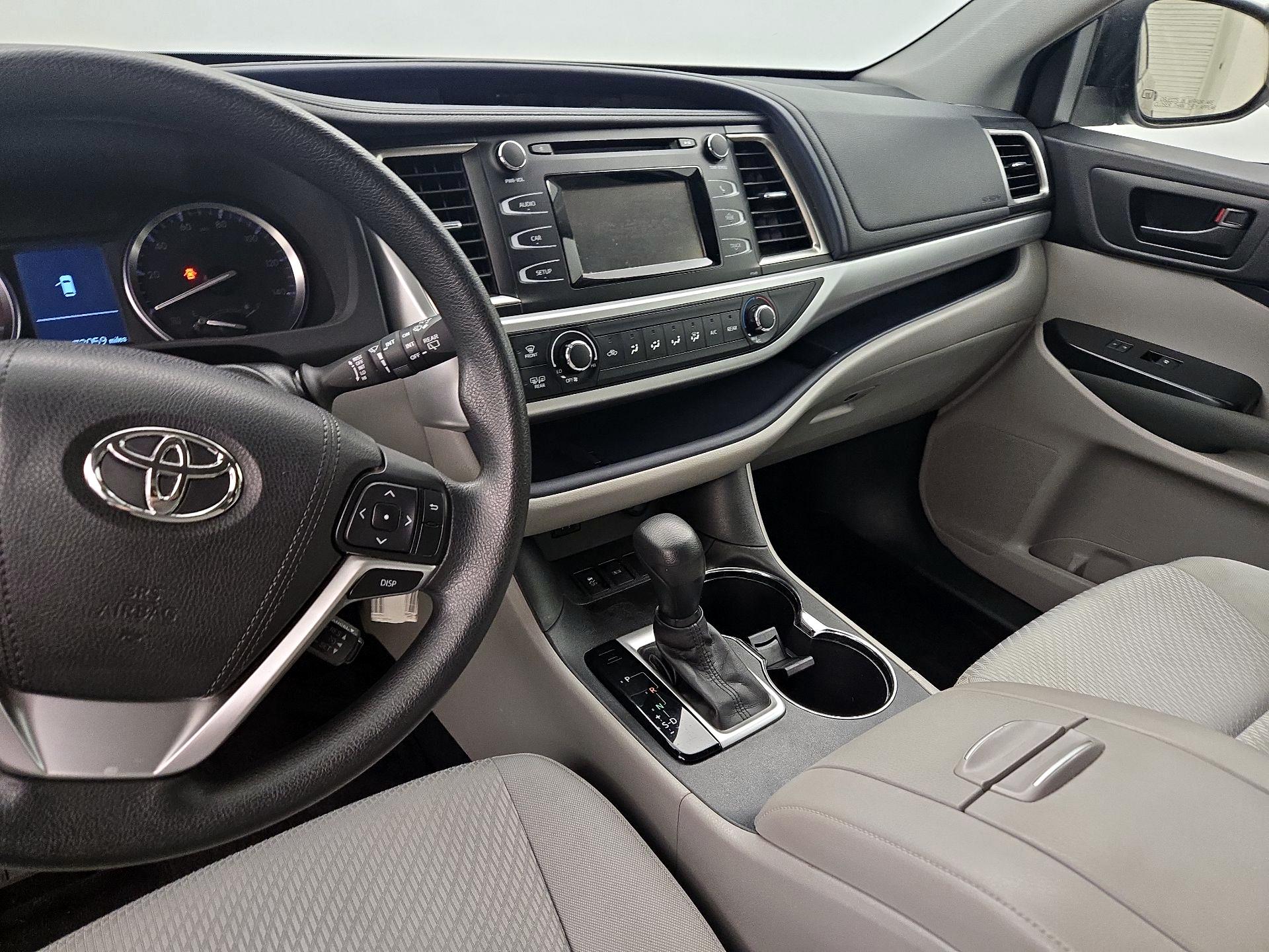 Thumbnail: 2016 Toyota Highlander - 9