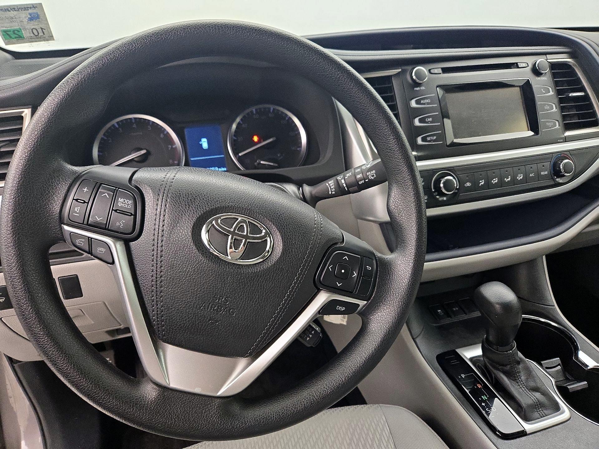 Thumbnail: 2016 Toyota Highlander - 10