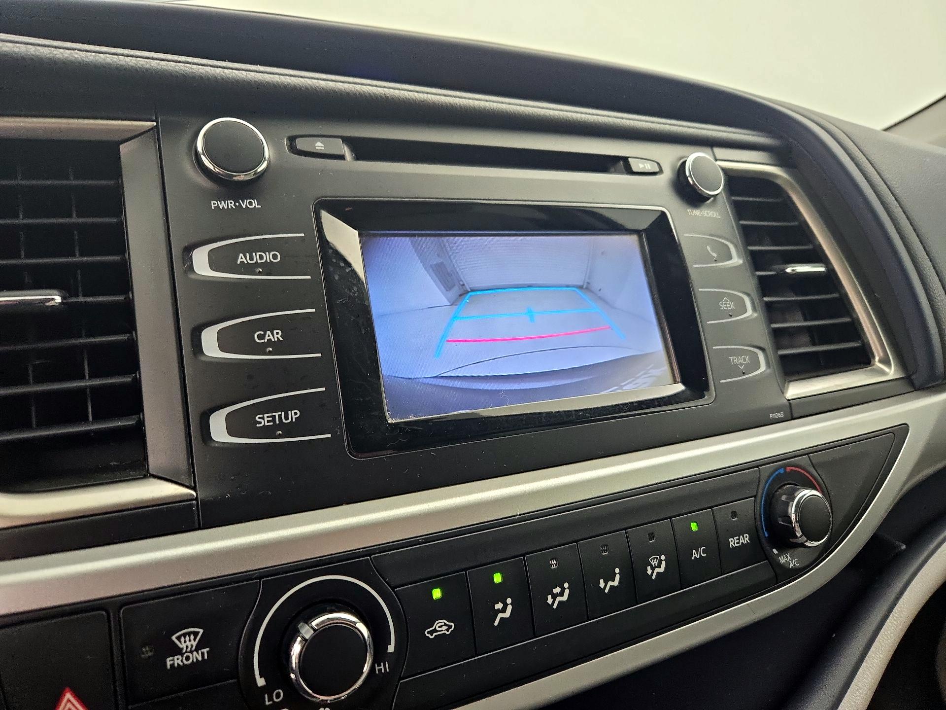 Thumbnail: 2016 Toyota Highlander - 14