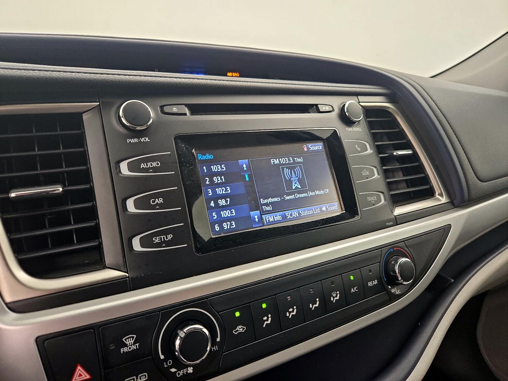 Thumbnail: 2016 Toyota Highlander - 15