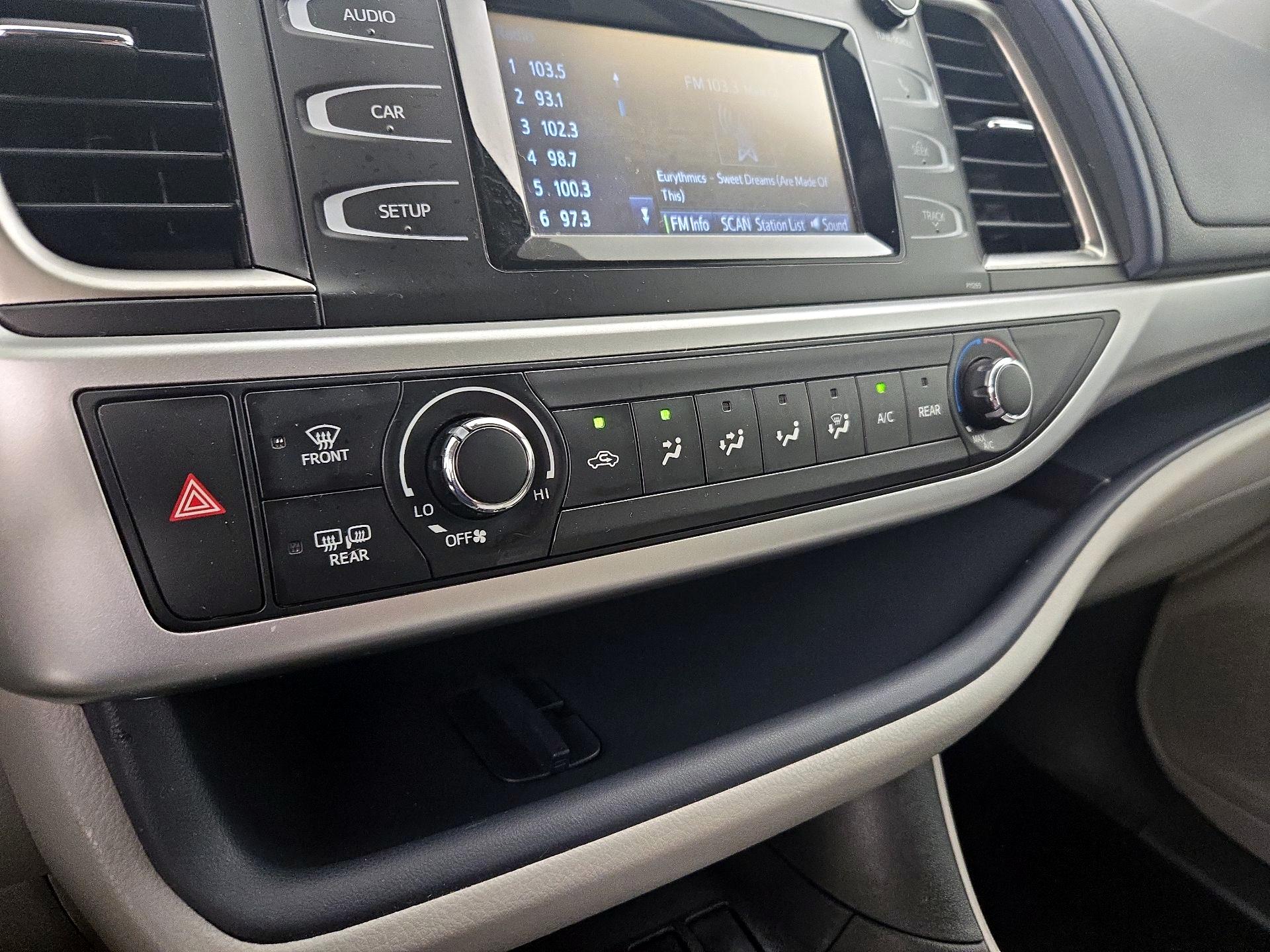 Thumbnail: 2016 Toyota Highlander - 16